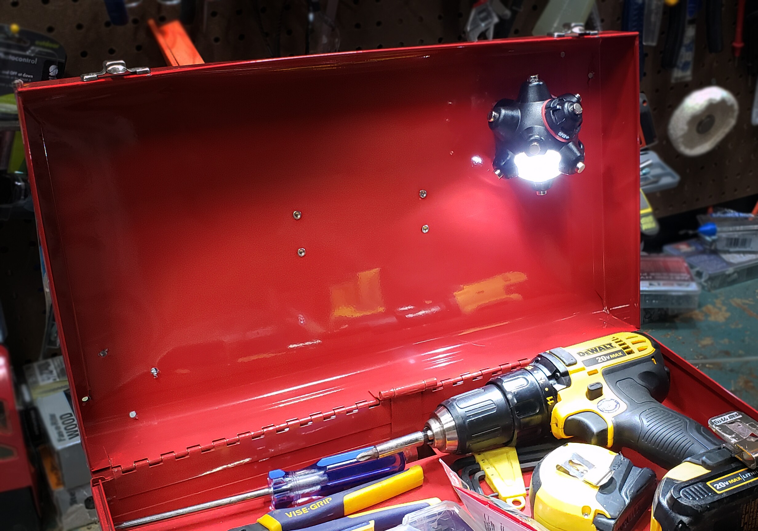 Linterna STKR Light Mine de 250 lúmenes con 4 modos de luz y pilas incluidas 00107