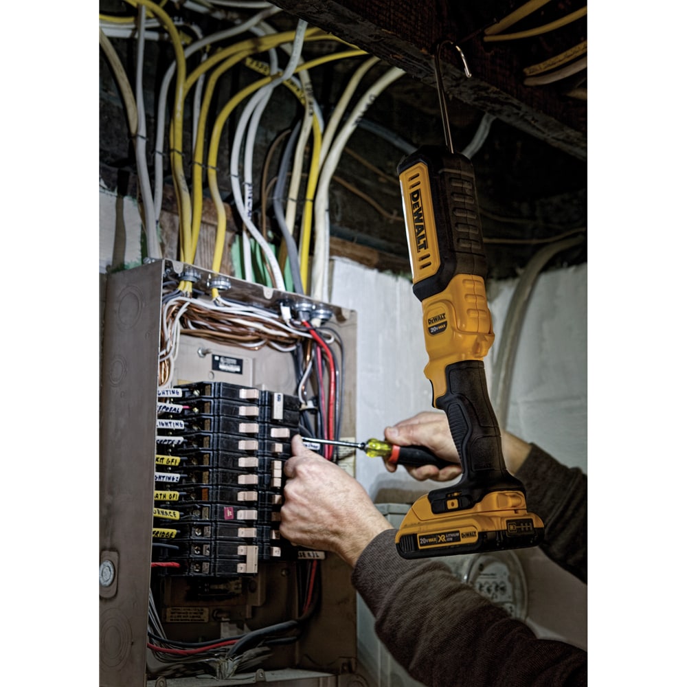 Linterna recargable de herramienta eléctrica inalámbrica DEWALT de 500 lúmenes con batería de iones de litio de 20 voltios máximo (Solo herramienta) DCL050