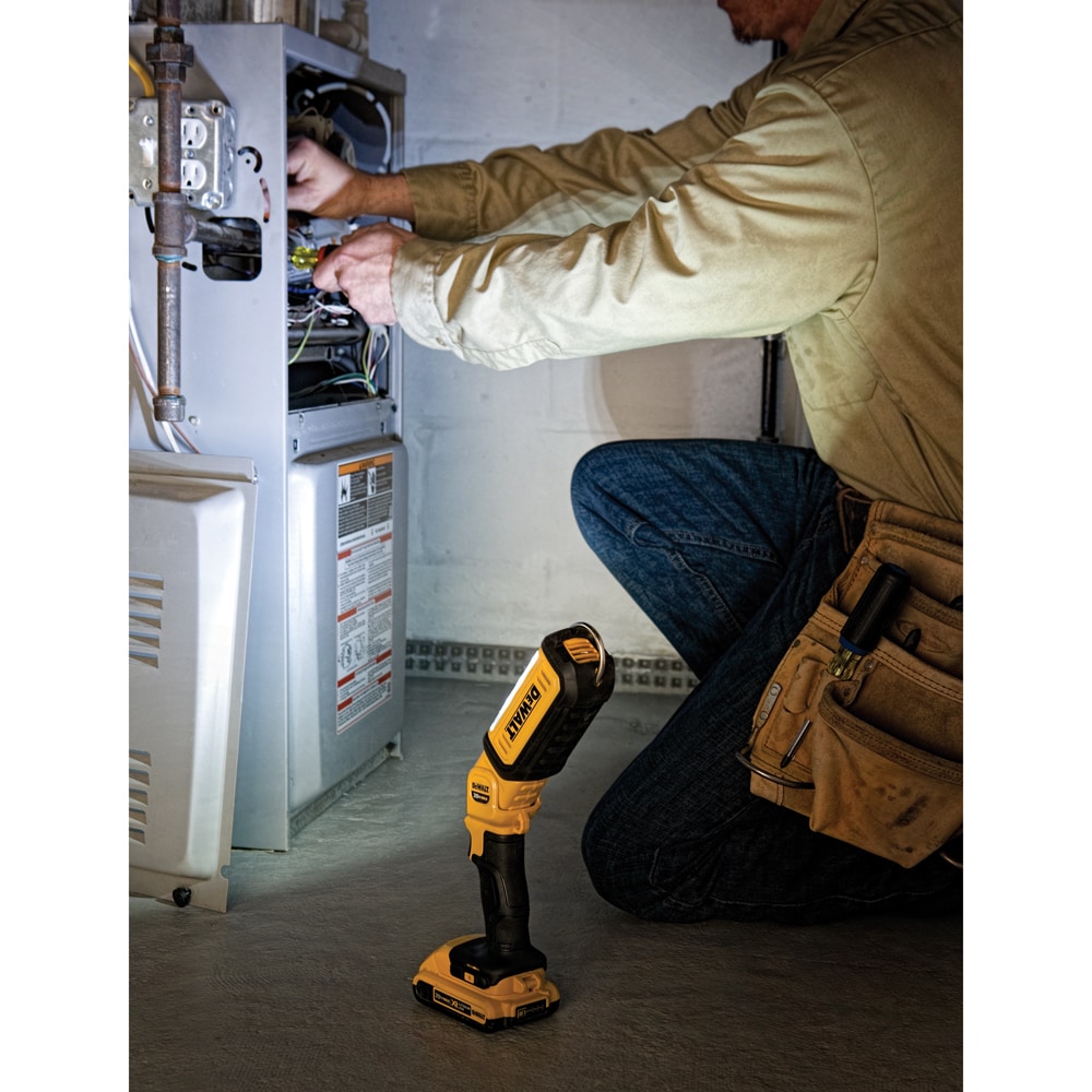 Linterna recargable de herramienta eléctrica inalámbrica DEWALT de 500 lúmenes con batería de iones de litio de 20 voltios máximo (Solo herramienta) DCL050