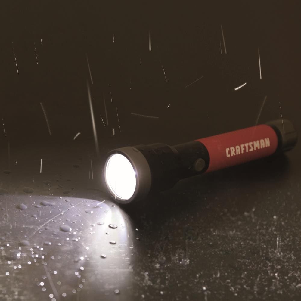 Linterna led de CRAFTSMAN de 700 lúmenes con 3 modos y pilas incluidas.