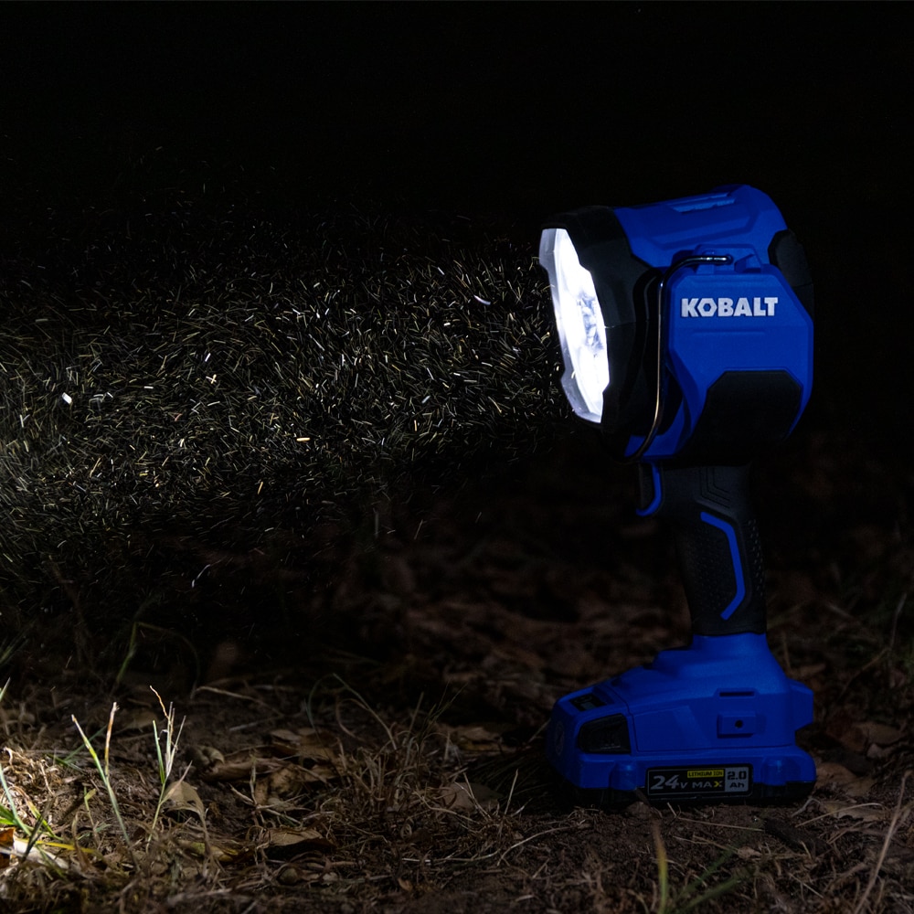 Linterna recargable de herramienta eléctrica Kobalt de 24 voltios de iones de litio (Li-ion) con cable e inalámbrica de 2700 lúmenes LED (sólo herramienta) KSL 124B-03