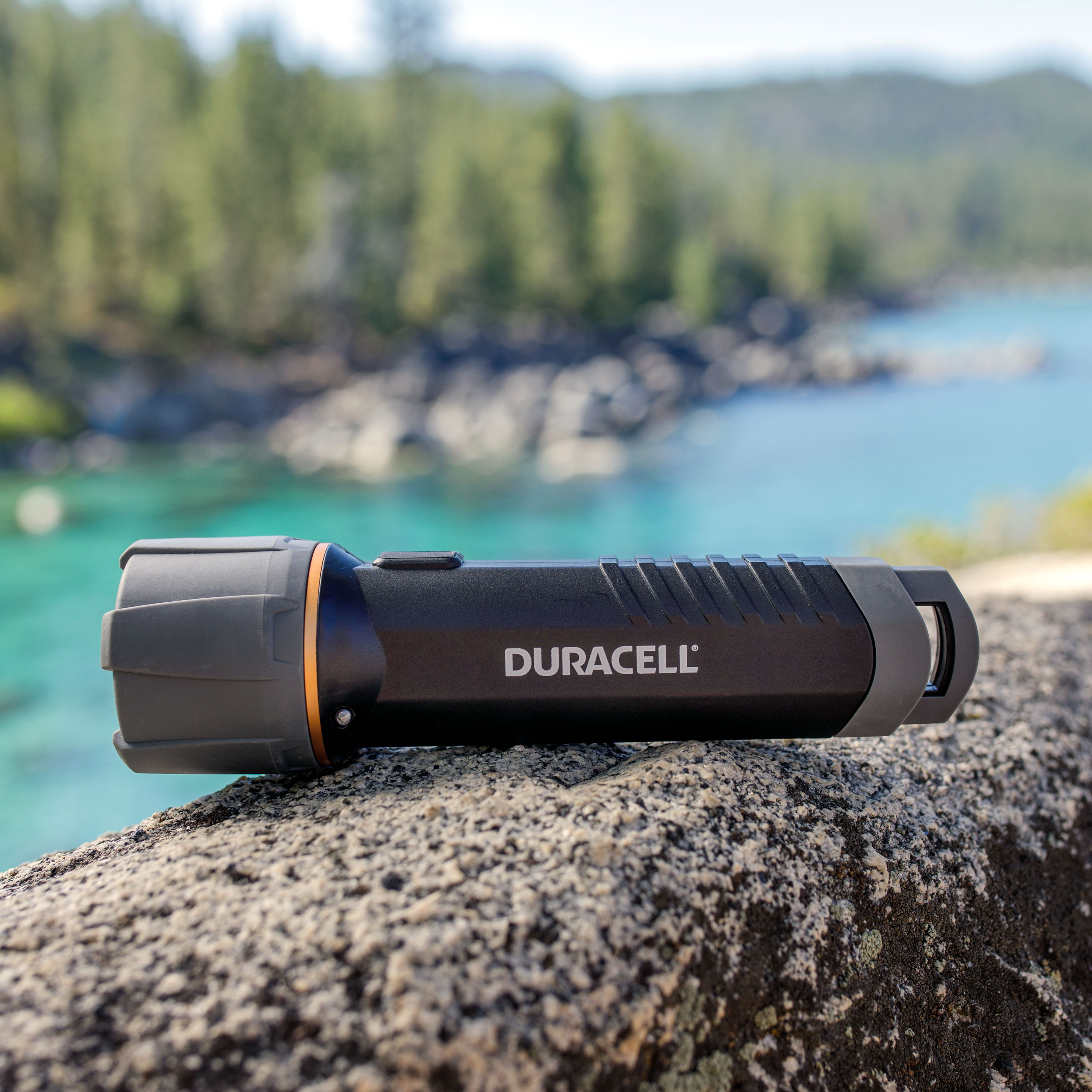 Linterna LED Duracell de 200 lúmenes con 3 modos e incluye baterías