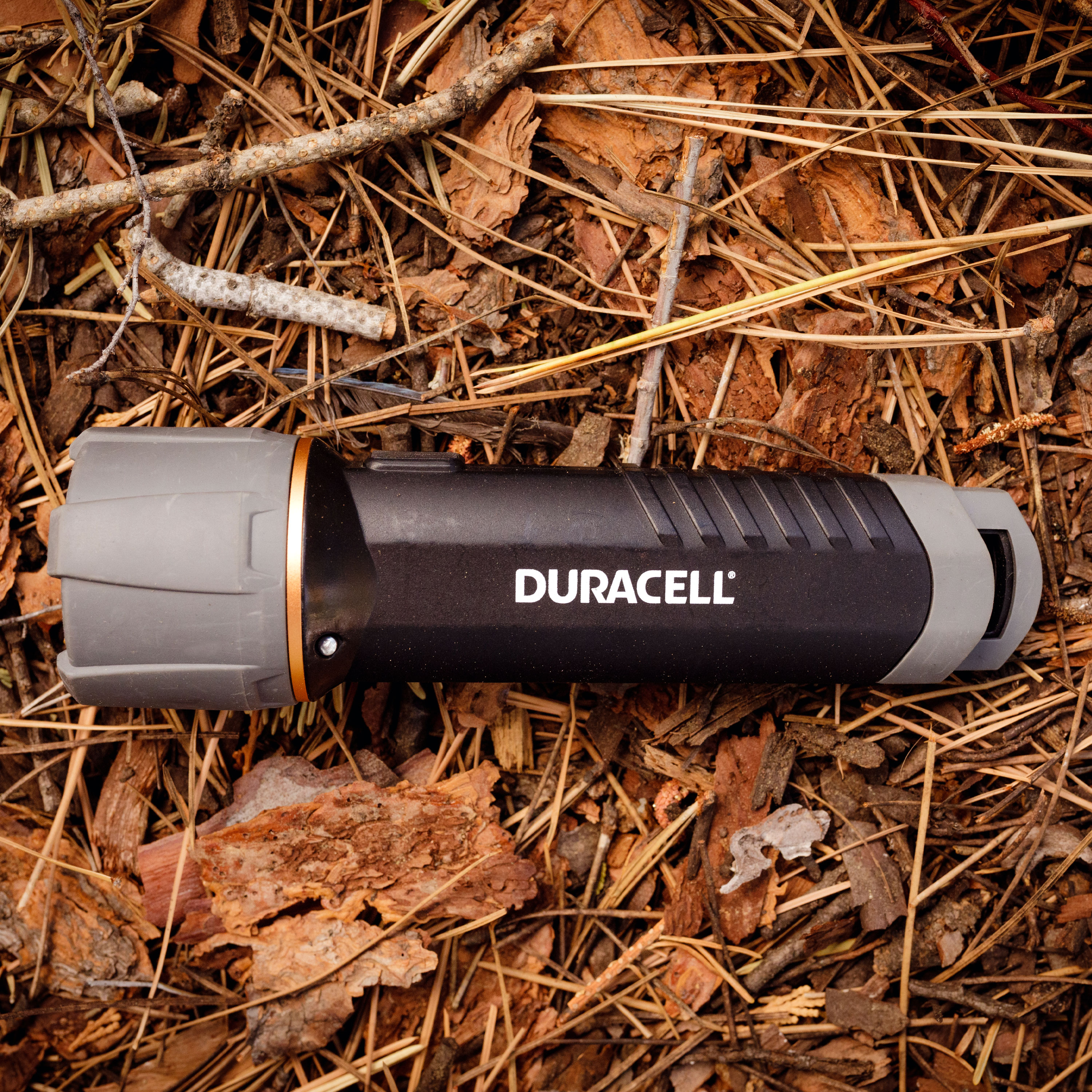 Linterna LED Duracell de 200 lúmenes con 3 modos e incluye baterías