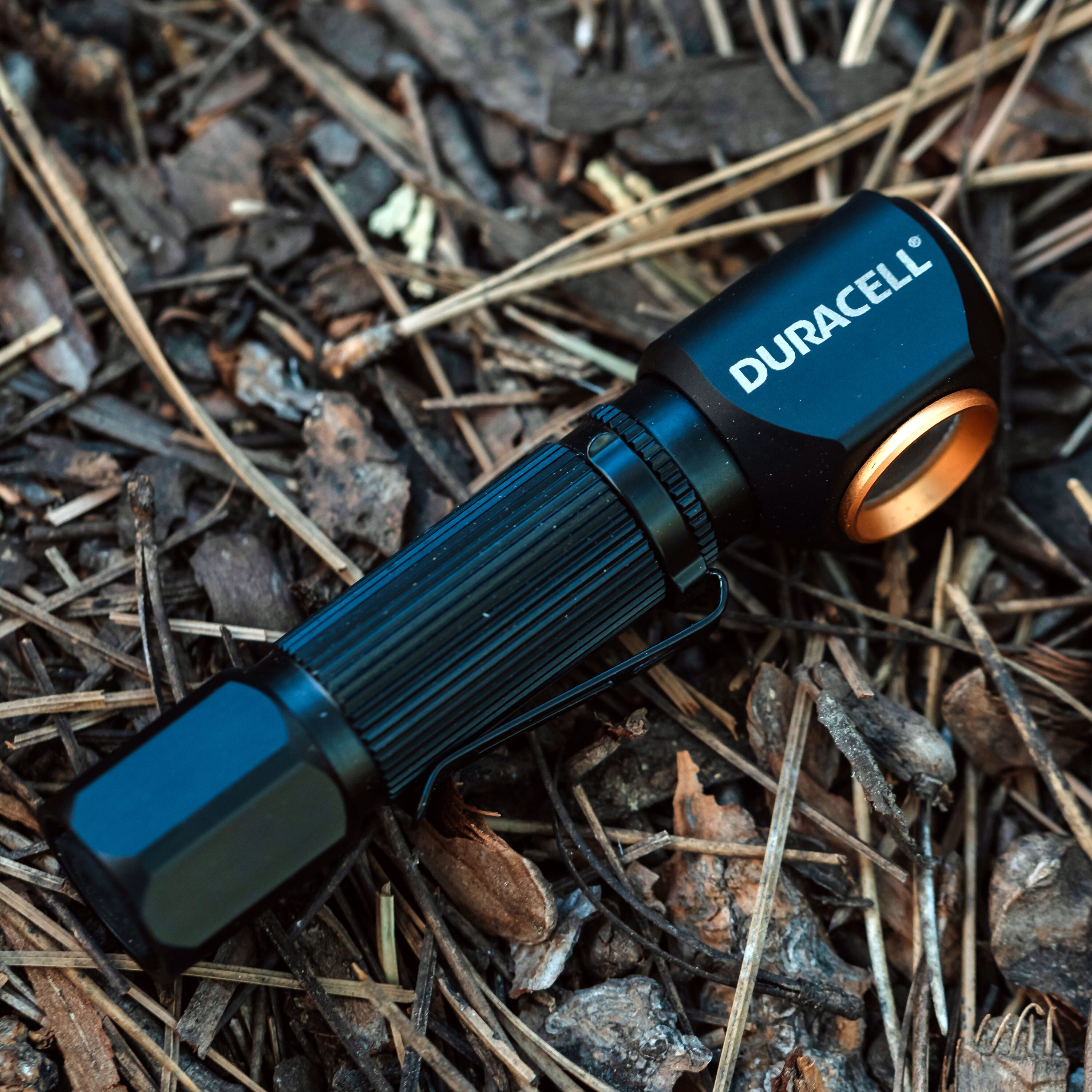 Lámpara frontal LED Duracell de 150 lúmenes con batería incluida 7104-DE150