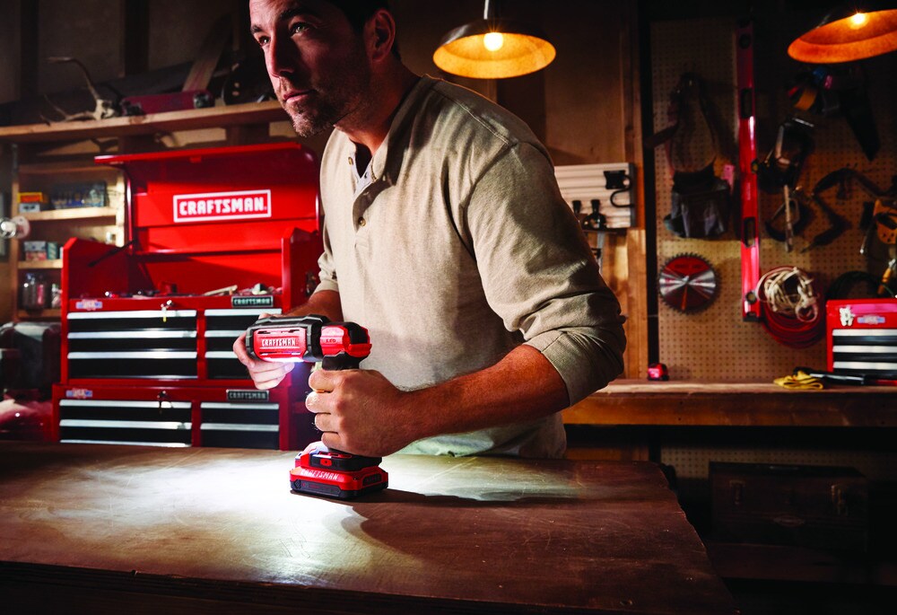 Lámpara recargable para herramienta eléctrica Craftsman V20 de 20 voltios de 700 lúmenes y batería de iones de litio (li-ion) (Solo herramienta) CMCL050B