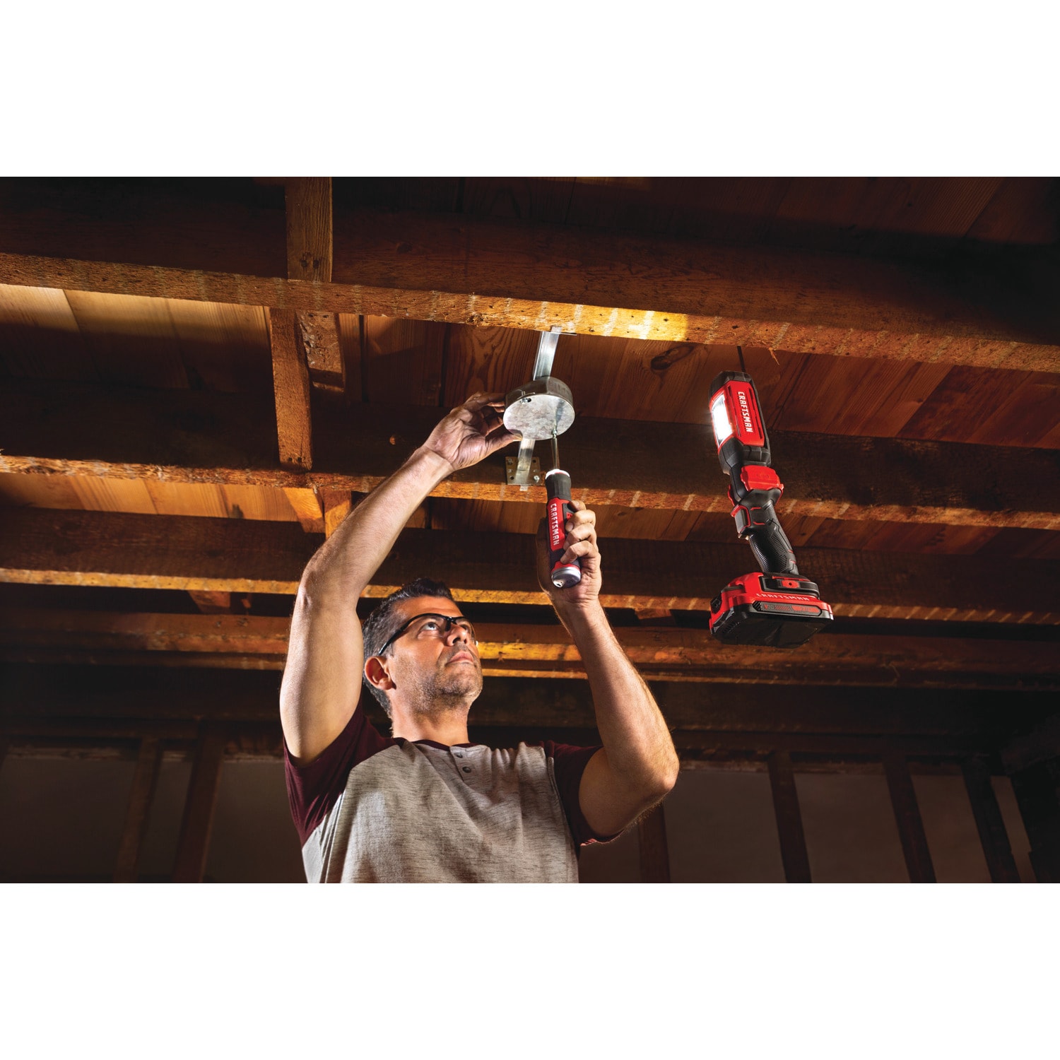 Lámpara recargable para herramienta eléctrica Craftsman V20 de 20 voltios de 700 lúmenes y batería de iones de litio (li-ion) (Solo herramienta) CMCL050B