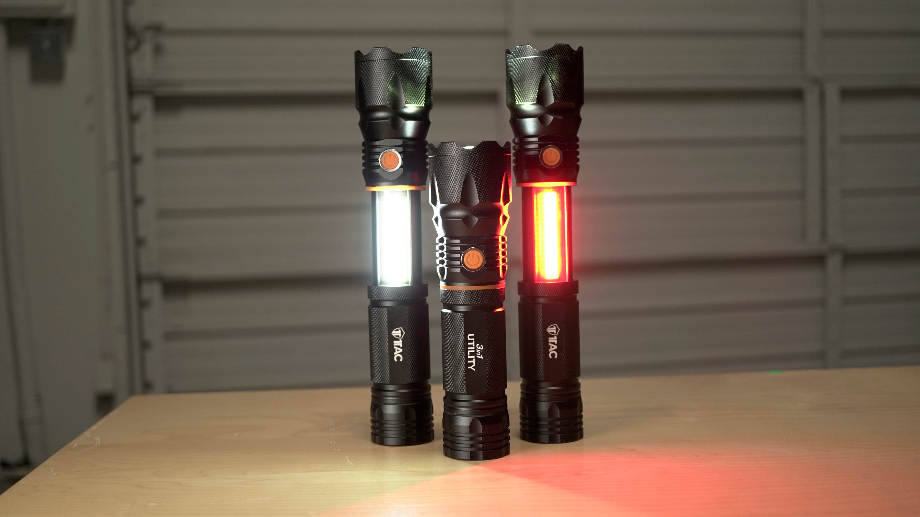 Foco de Mano LED 3 en 1 con 3 Lúmenes y 2 Modos, Incluye Baterías Recargables