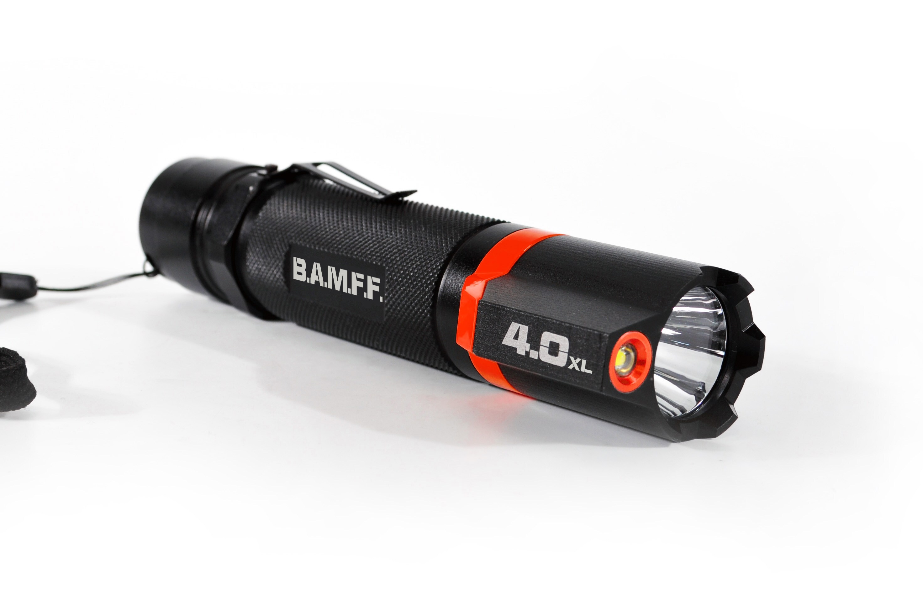 Foco de mano STKR BAMFF de 400 lúmenes con 6 modos de iluminación LED e incluye baterías 00156