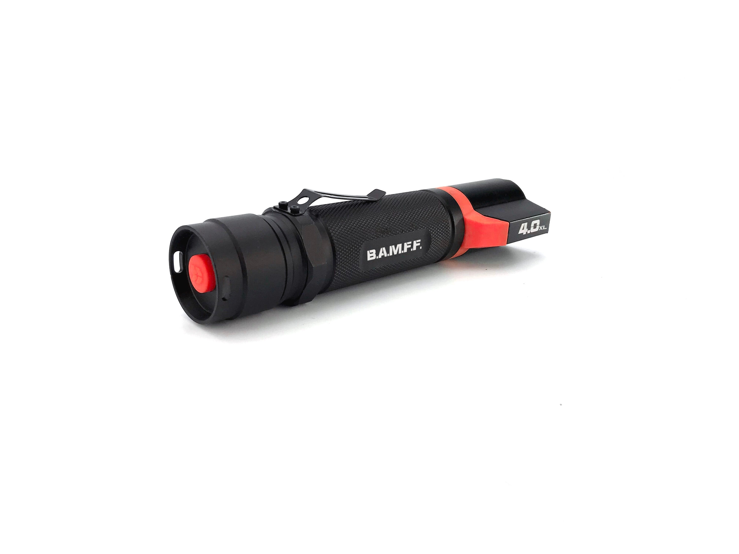 Foco de mano STKR BAMFF de 400 lúmenes con 6 modos de iluminación LED e incluye baterías 00156