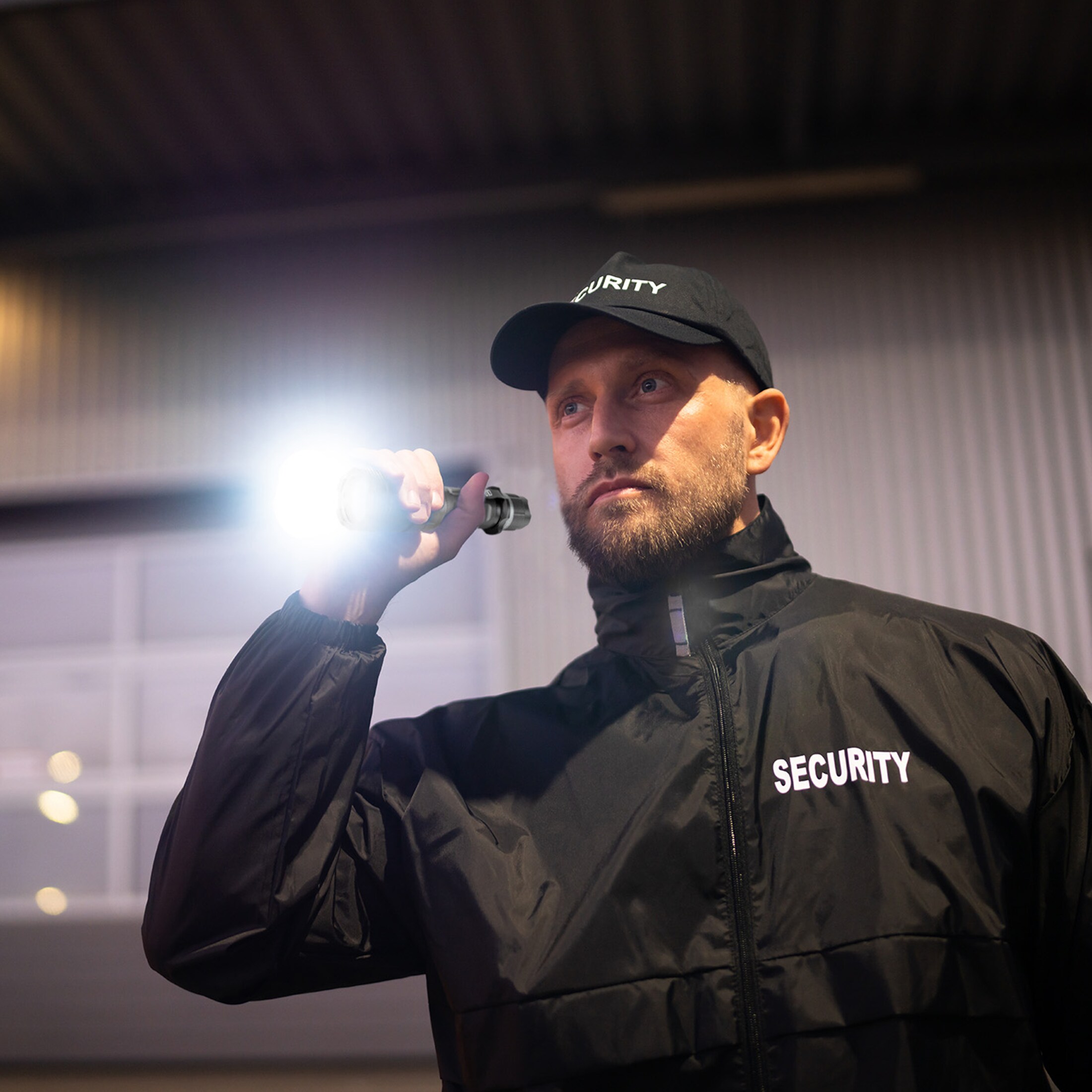 Linterna LED de 1000 lúmenes con 5 modos y baterías incluidas de Police Security Trac Tact R.