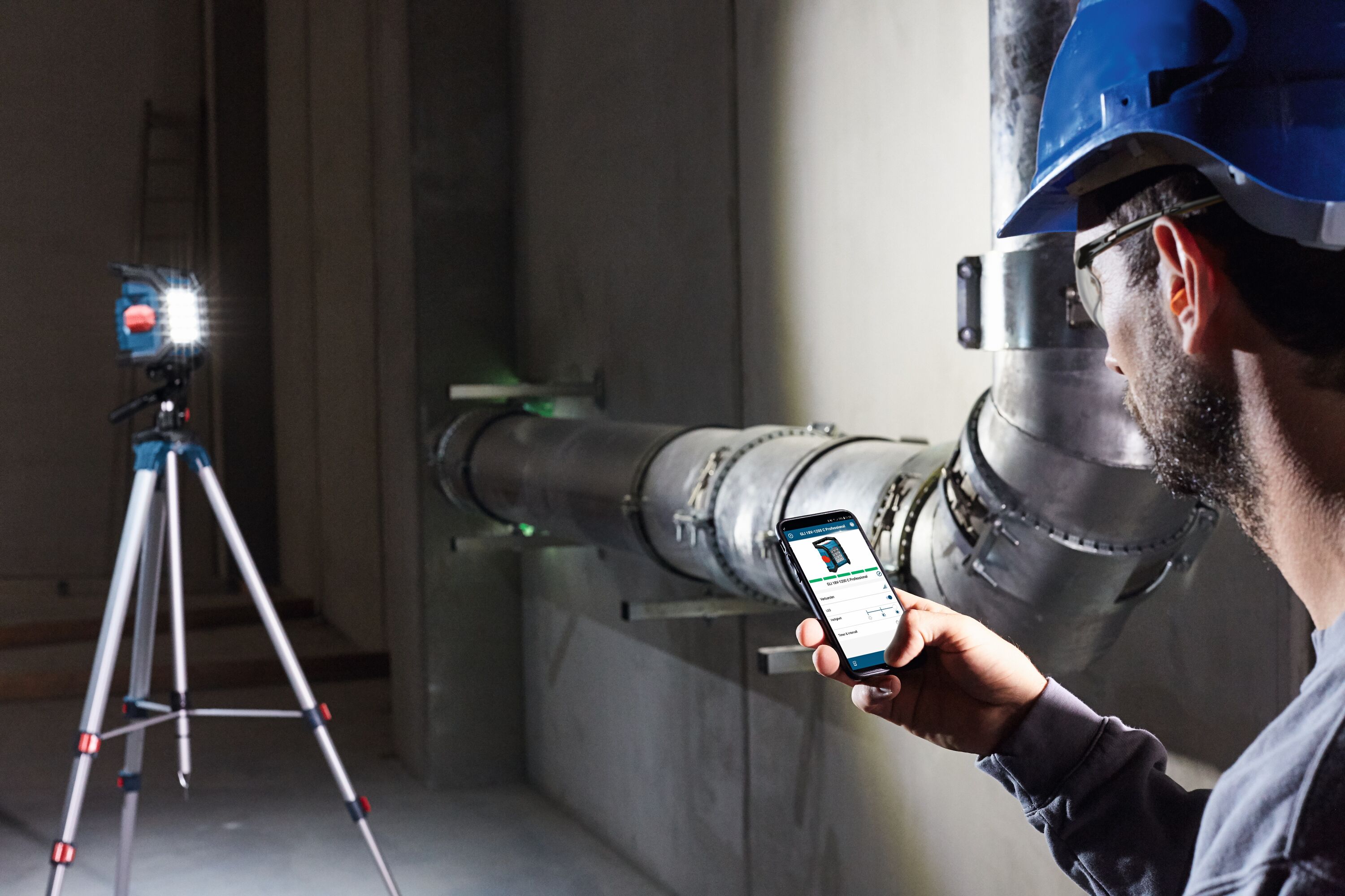 Lámpara recargable de 1200 lúmenes Bosch de 18 voltios con tecnología de iones de litio (Li-ion) y sin cable (Sólo herramienta)