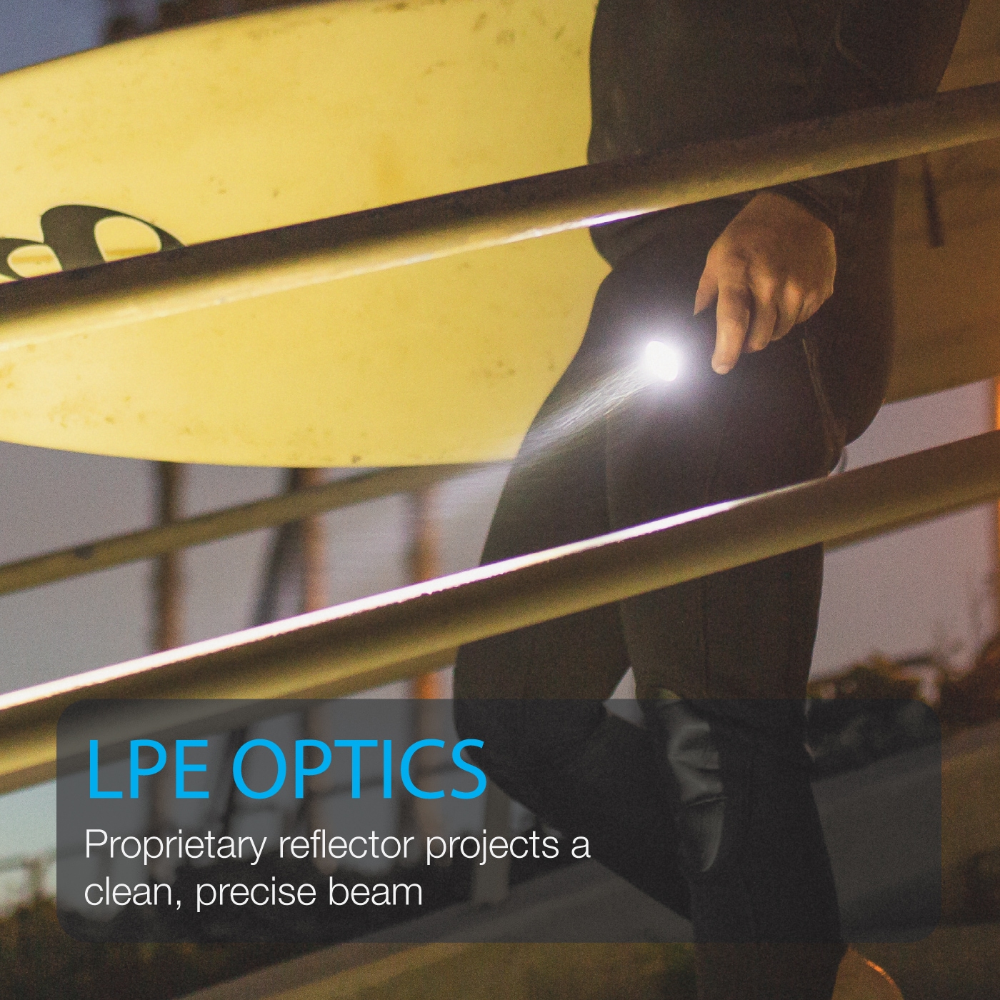 Linterna de mano Lux-Pro con 330 lúmenes y 4 modos de iluminación, incluye baterías LP500V2