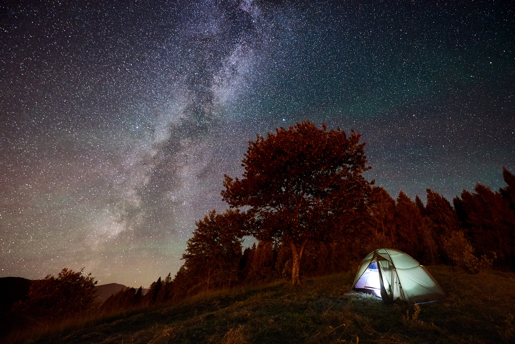 Lámpara de Camping con LED de 200 Lúmenes (Recargable) con Pilas Incluidas XPCW19B