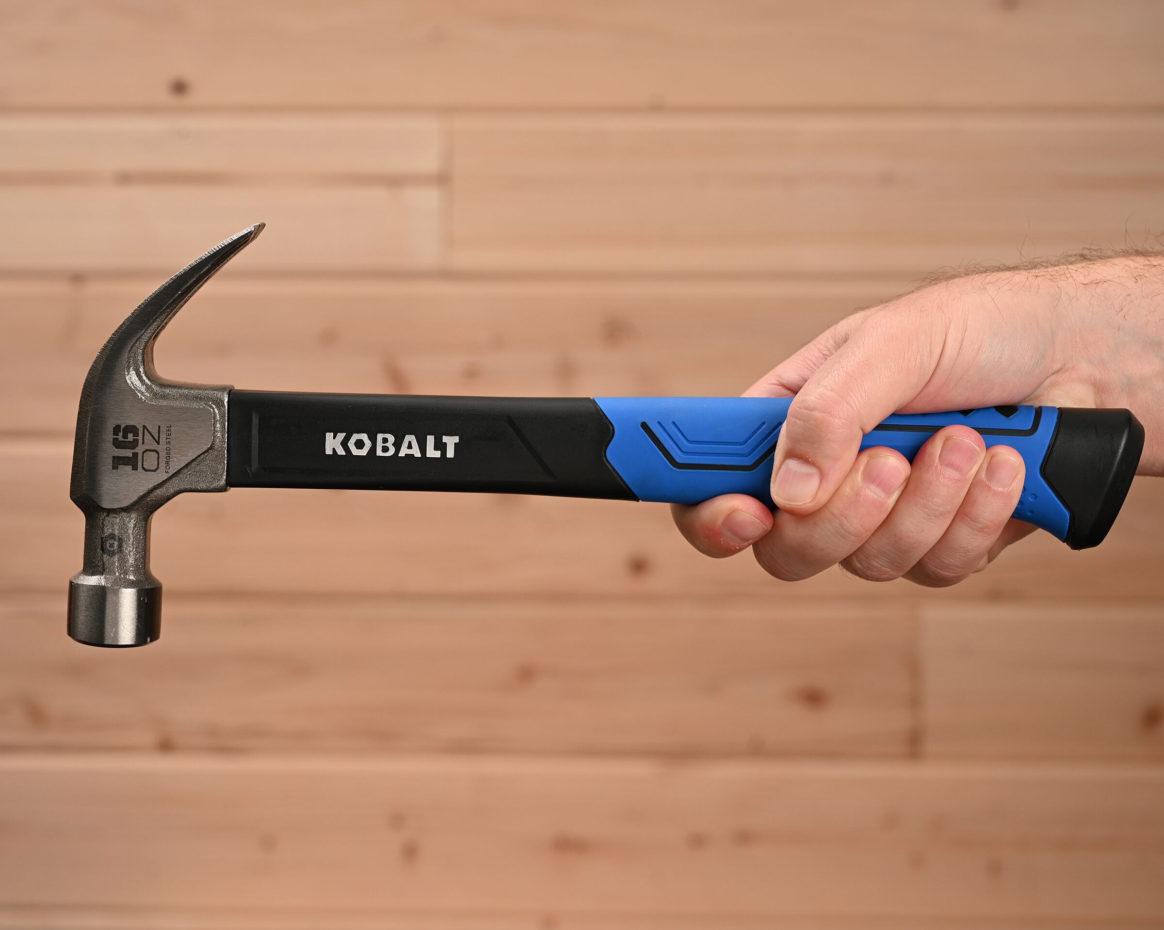 Martillo de garra con mango de fibra de vidrio y cabeza de acero lisa de 16 oz Kobalt 62742