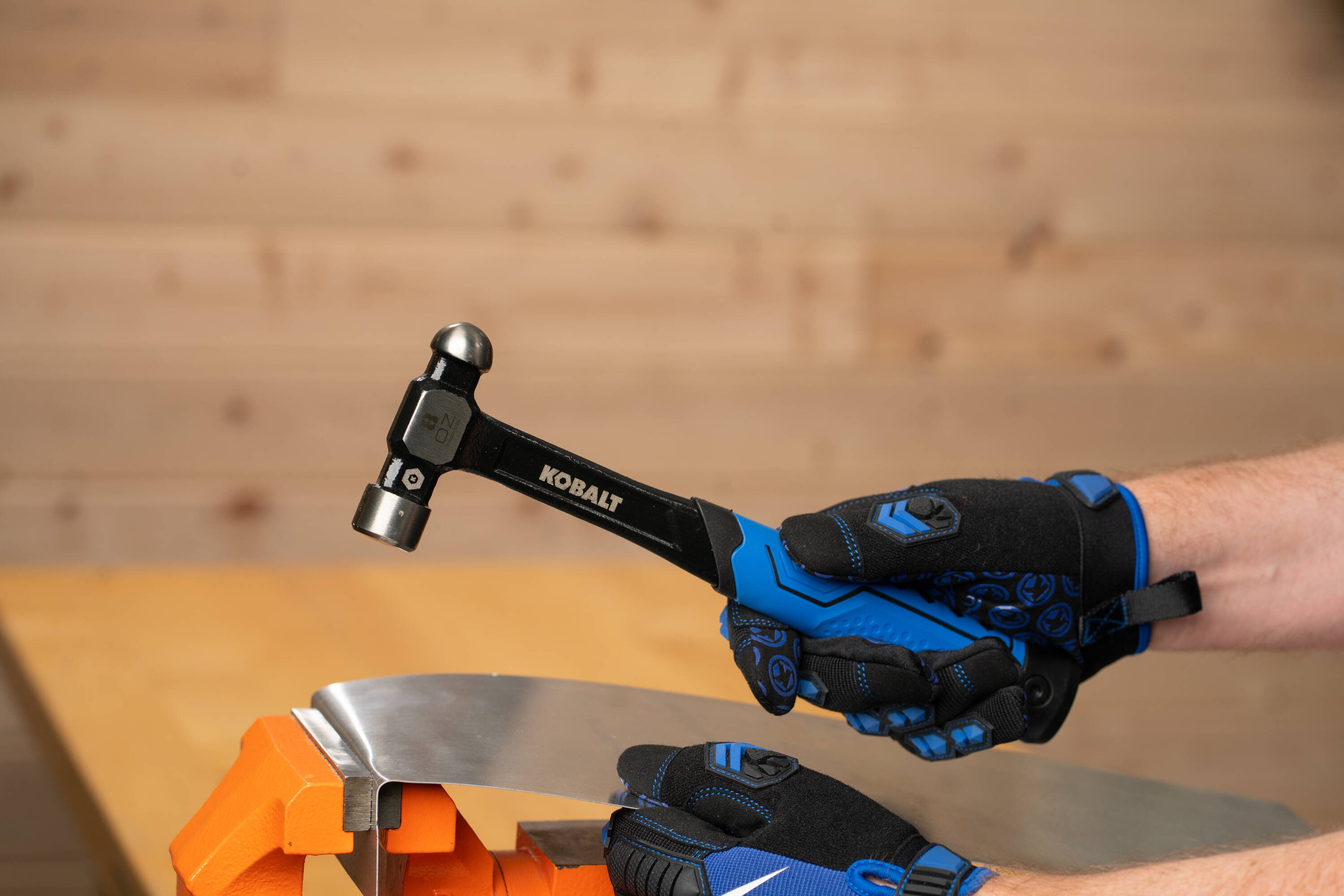 Martillo de bola de acero con mango de acero de 8 onzas suave - Kobalt 68670