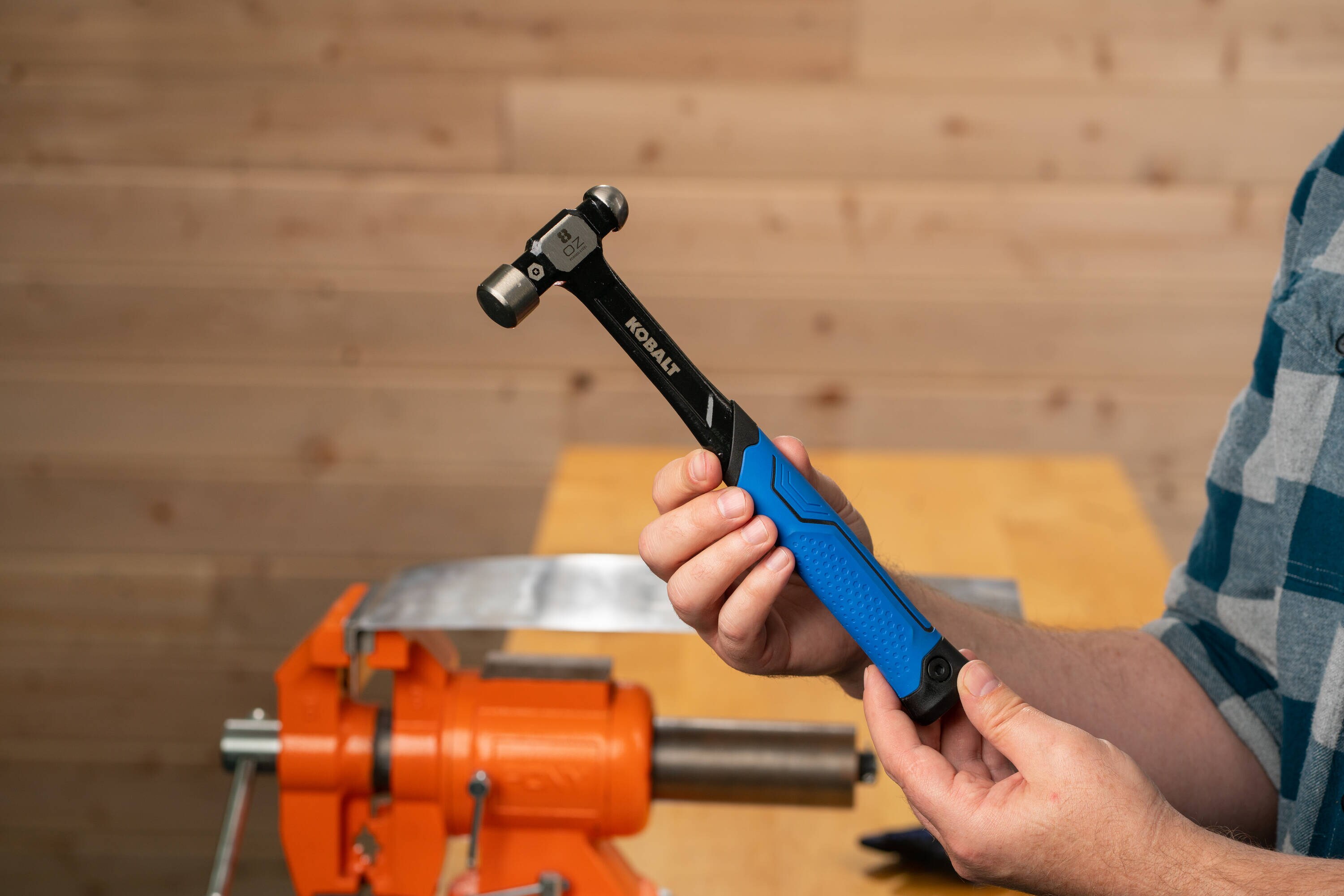 Martillo de bola de acero con mango de acero de 8 onzas suave - Kobalt 68670