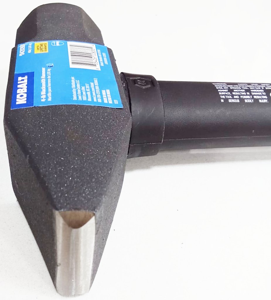 Martillo de especialidad de herrero de cara lisa de 4 libras con cabeza de acero y mango de fibra de vidrio Kobalt 0420263