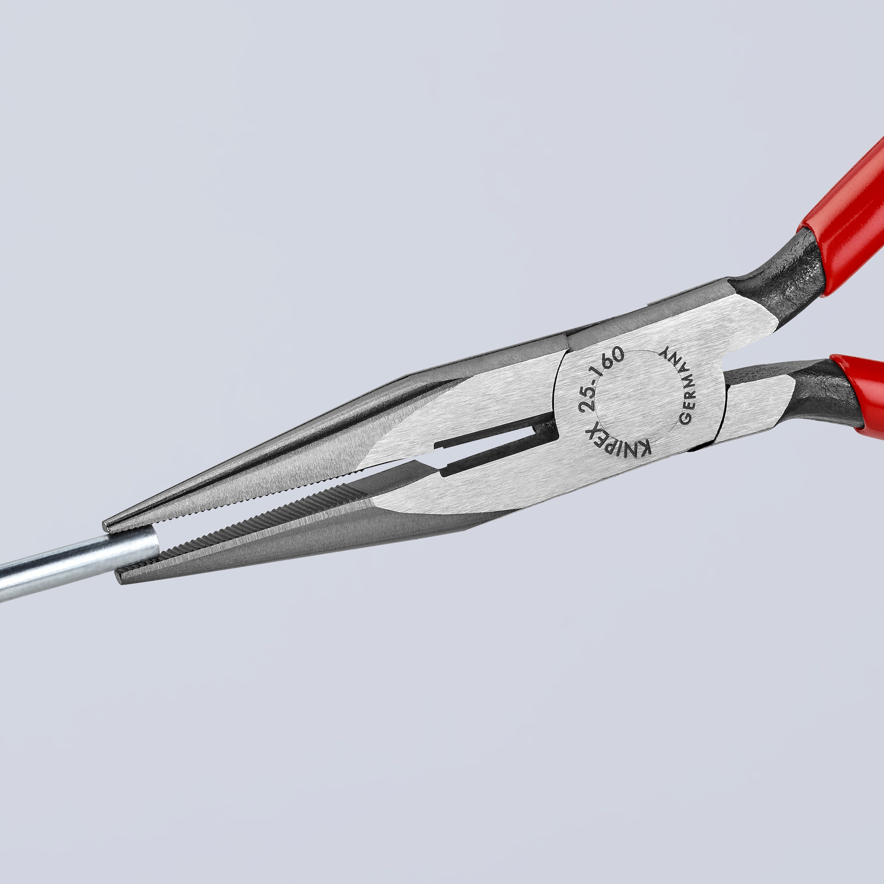 Pinzas de punta larga KNIPEX de 6.25 pulgadas con cortador de alambre - Modelo 25 01 160
