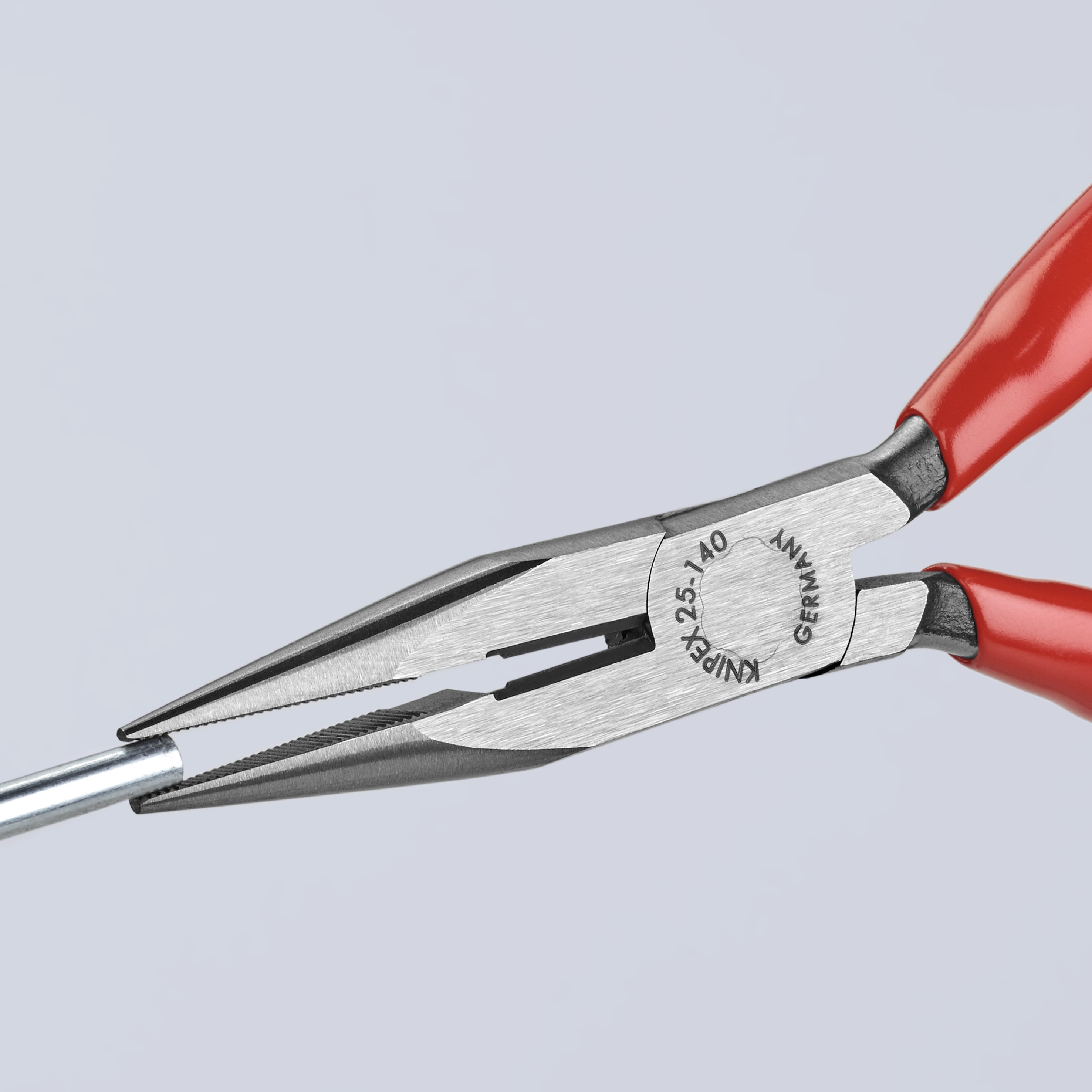 Pinzas de punta fina de 5.5 pulgadas con cortador de alambre - KNIPEX 25 01 140