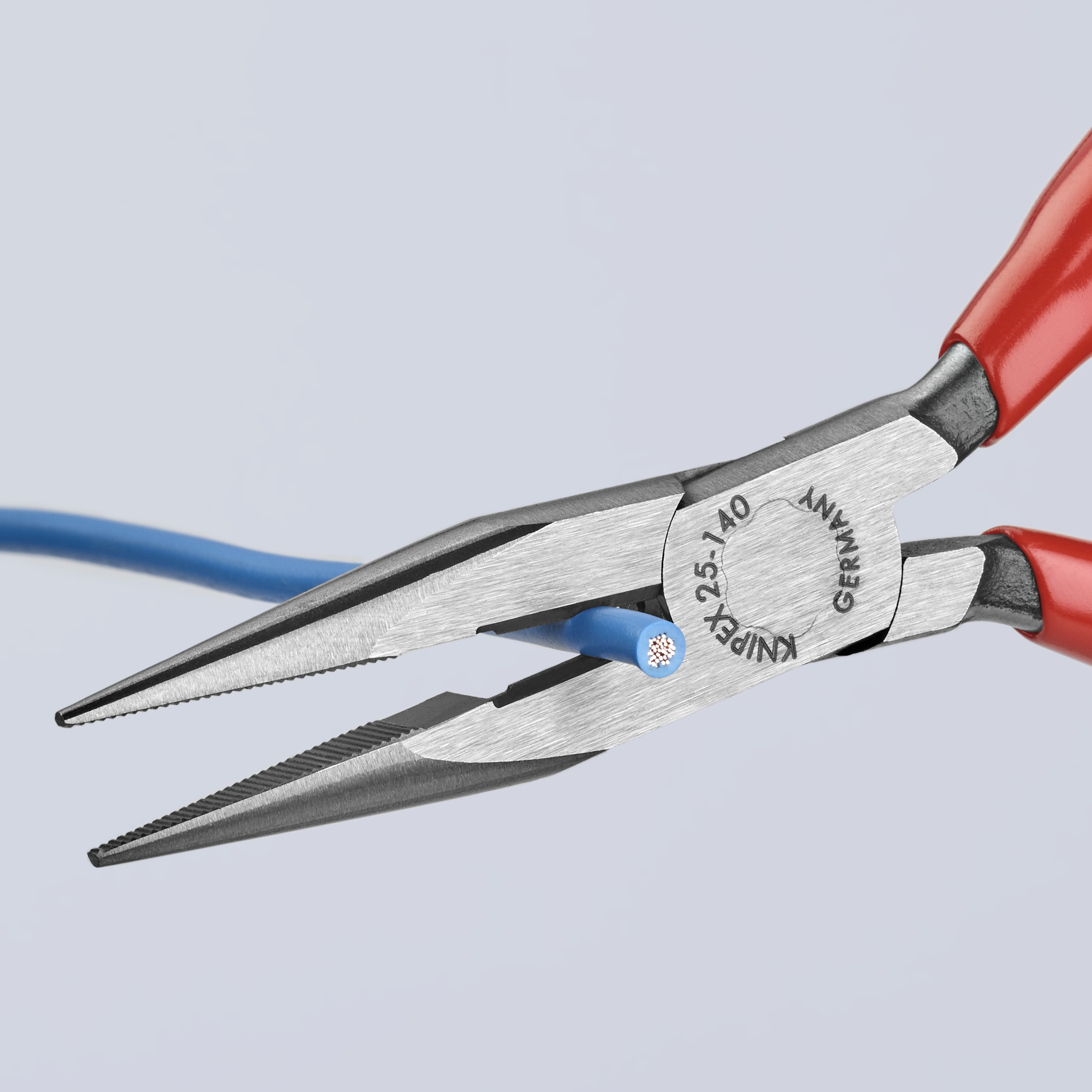 Pinzas de punta fina de 5.5 pulgadas con cortador de alambre - KNIPEX 25 01 140