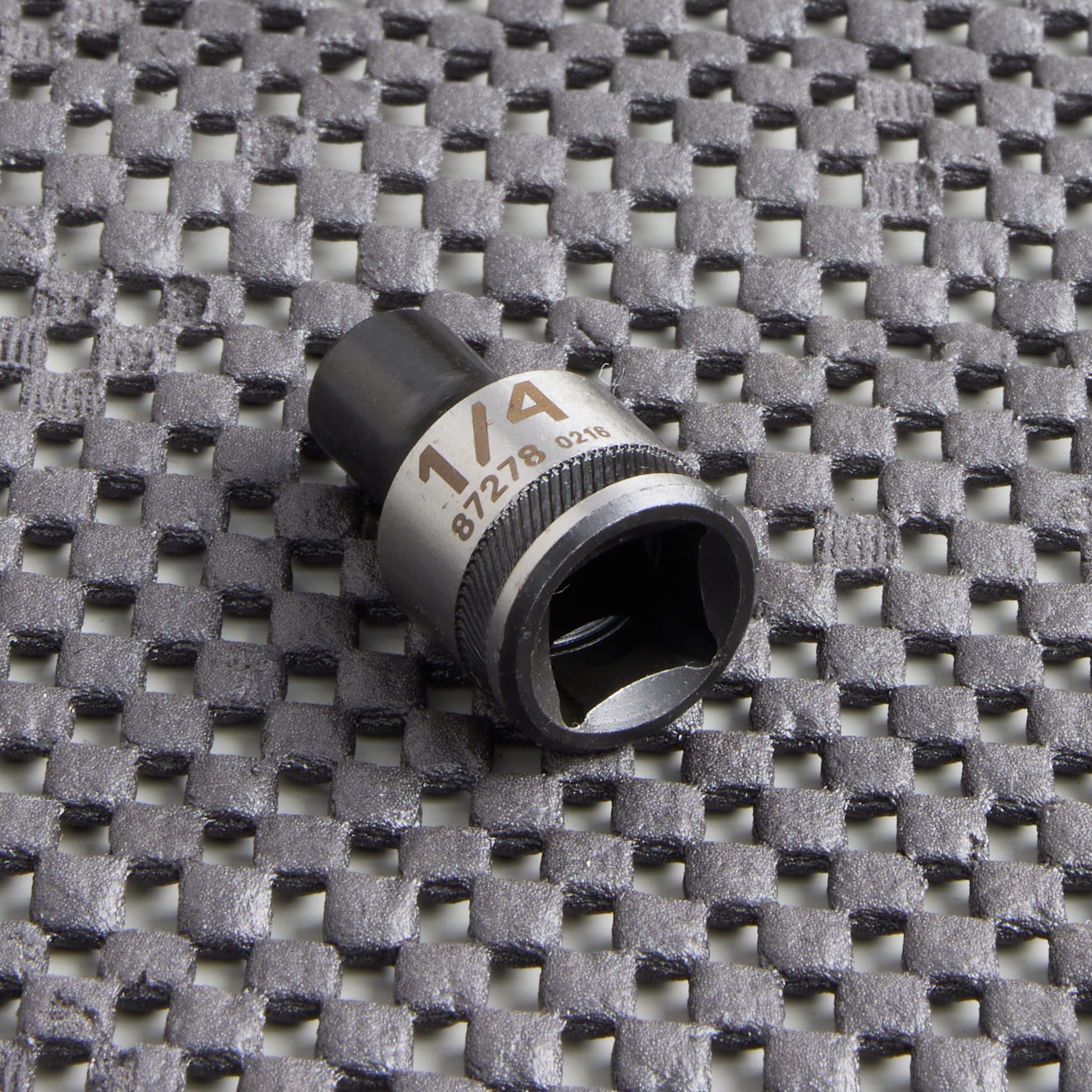 Llave de vaso superficial estándar de 1/4 de pulgada con unidad universal de 3/8 pulgadas Kobalt 87278