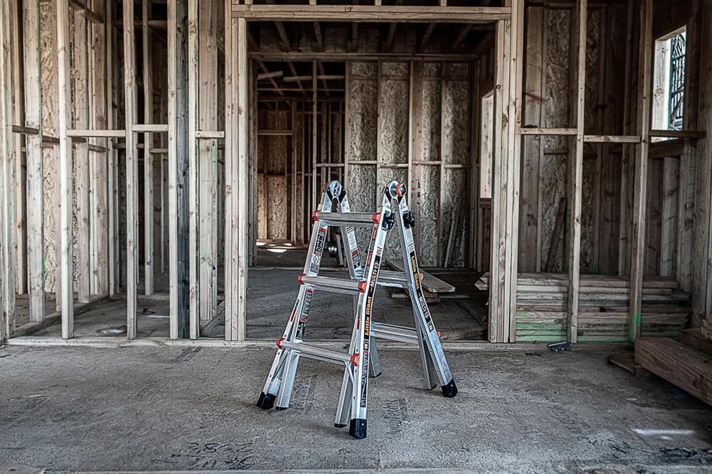 Escalera Multiusos Telescópica con capacidad de carga de 375 lbs - Alcance de 14.3 pies - Tipo 1AA - Modelo M13 16613-001