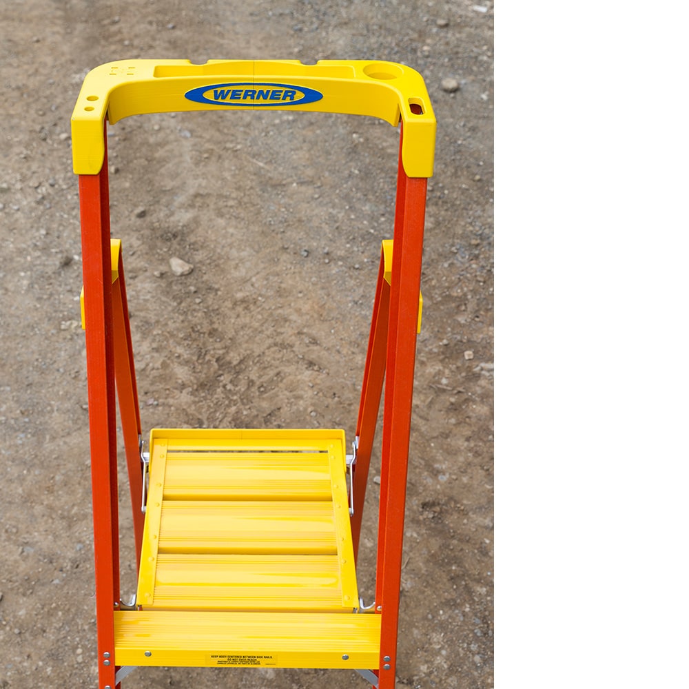 Escalera de plataforma de fibra de vidrio tipo 1A con capacidad de carga de 300 libras y altura de alcance de 9 pies (3 pies de largo) Werner PD6203