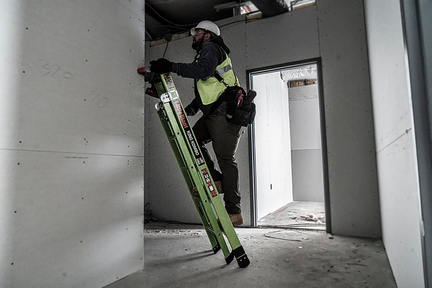Escalera King Kombo 2.0 Pro M6 de Little Giant Ladders de 3 en 1, 6 pies (altura de alcance de 13.1 pies) de Fibra de Vidrio Tipo 1AA - Capacidad de carga de 375 libras. Escalón 13906-002