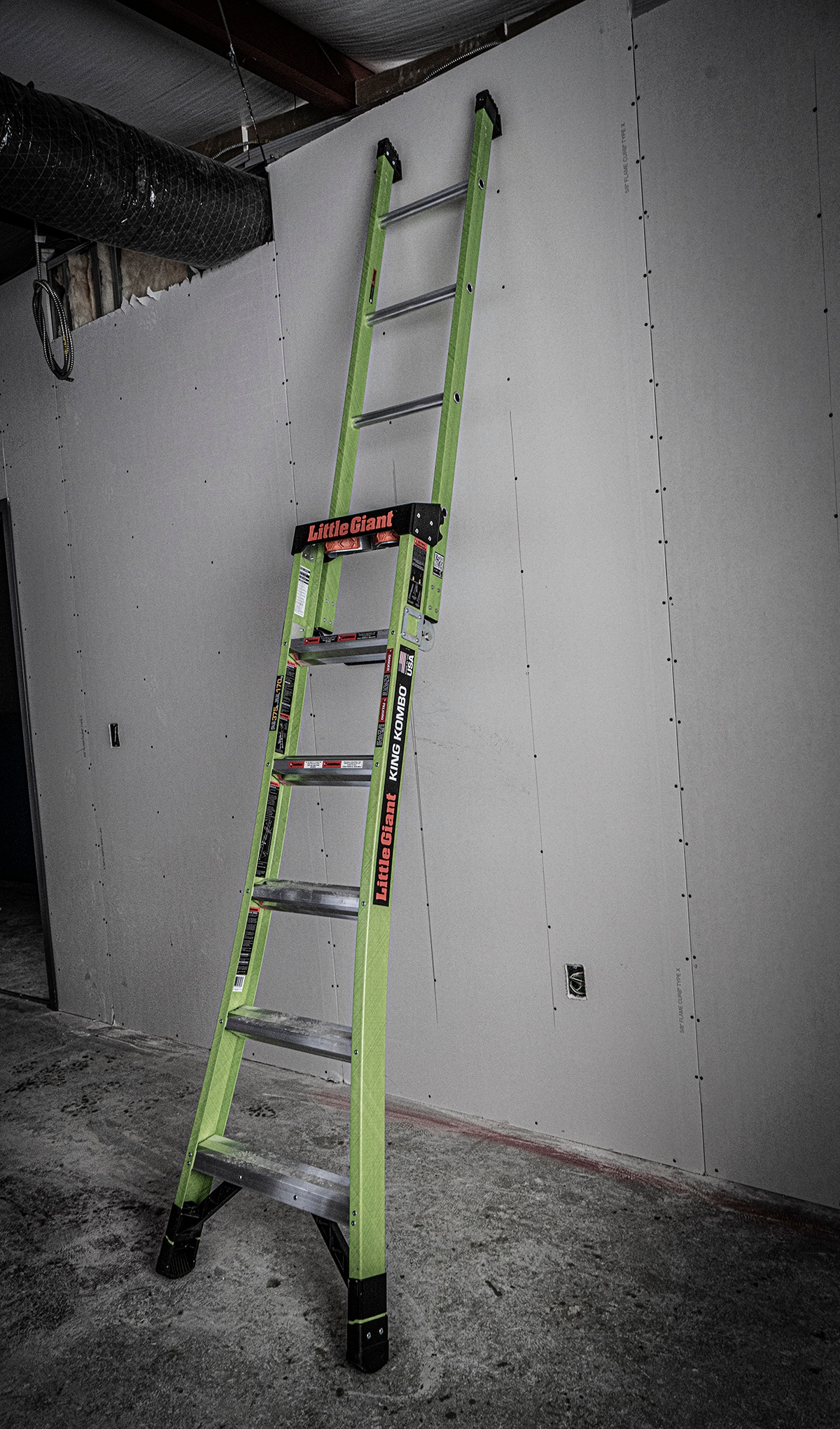 Escalera King Kombo 2.0 Pro M6 de Little Giant Ladders de 3 en 1, 6 pies (altura de alcance de 13.1 pies) de Fibra de Vidrio Tipo 1AA - Capacidad de carga de 375 libras. Escalón 13906-002