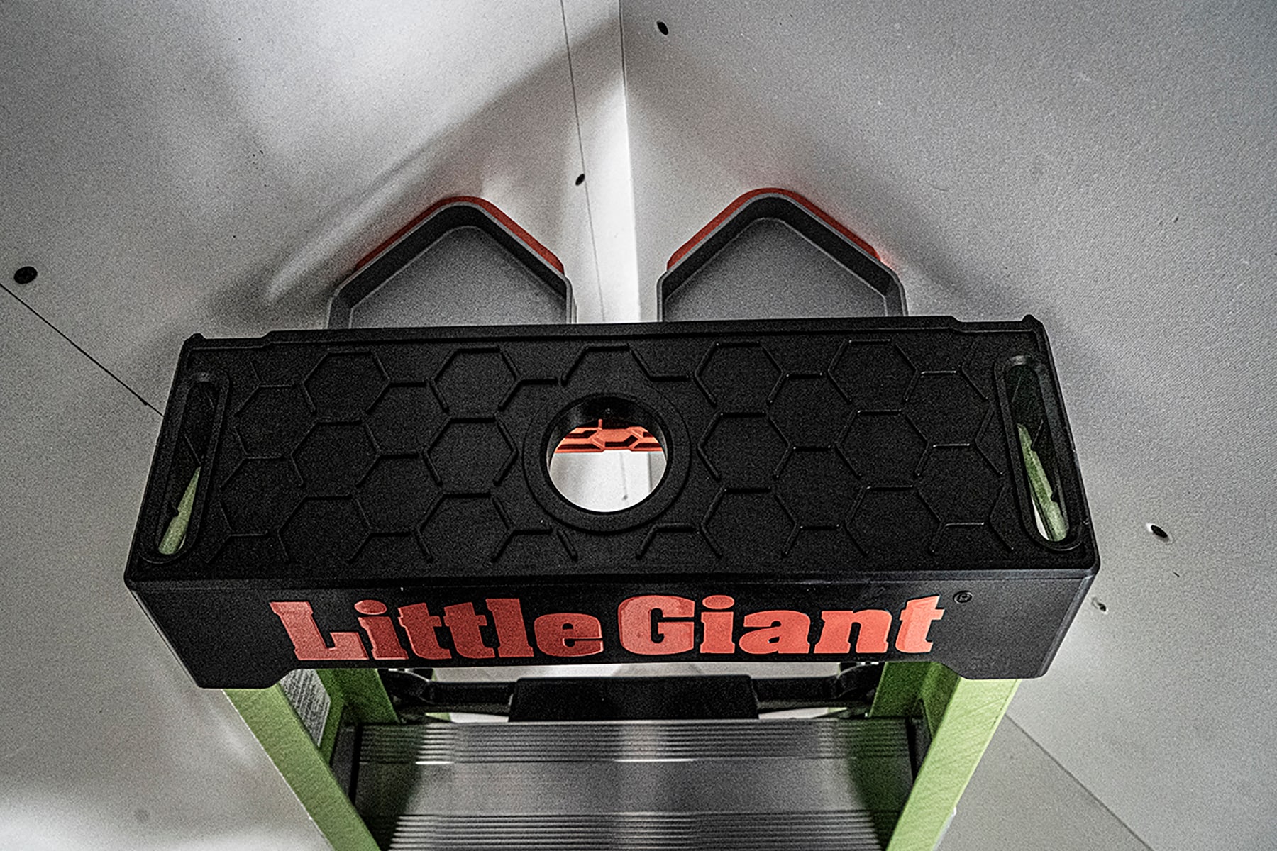 Escalera King Kombo 2.0 Pro M6 de Little Giant Ladders de 3 en 1, 6 pies (altura de alcance de 13.1 pies) de Fibra de Vidrio Tipo 1AA - Capacidad de carga de 375 libras. Escalón 13906-002