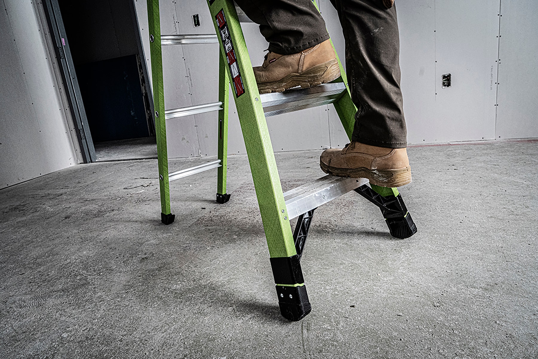 Escalera King Kombo 2.0 Pro M6 de Little Giant Ladders de 3 en 1, 6 pies (altura de alcance de 13.1 pies) de Fibra de Vidrio Tipo 1AA - Capacidad de carga de 375 libras. Escalón 13906-002