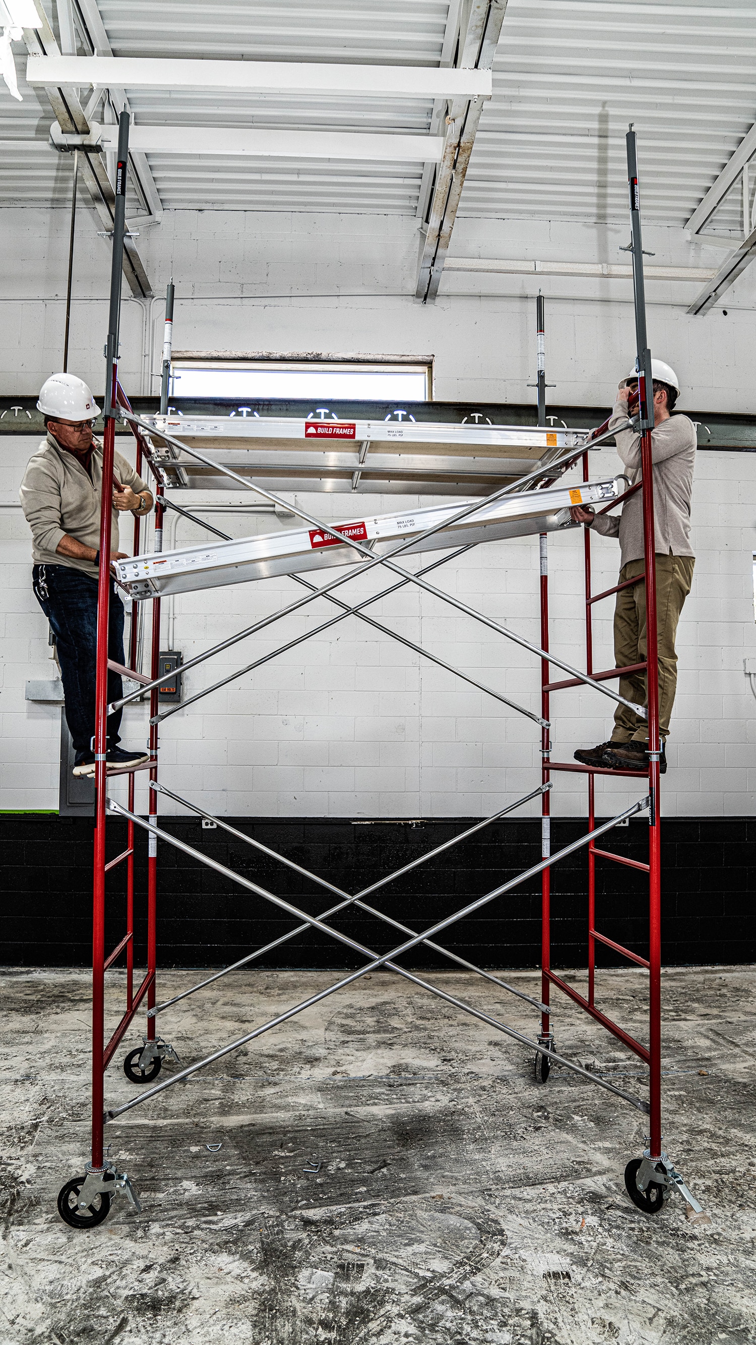 Estructura de andamio para exteriores para albañiles (paquete de 2) de acero de 5.42 pies de alto x 5.14 pies de largo, capacidad de 4900 libras. Estructura de andamio BFS5W5HQ48P2+BFL