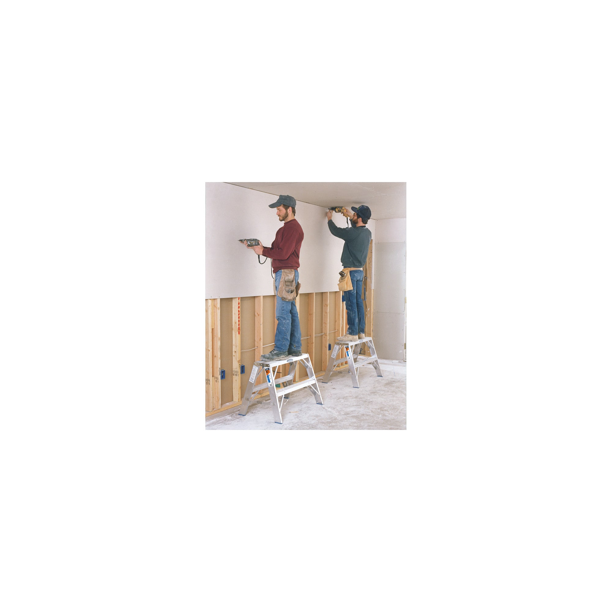 Escalera gemela de aluminio tipo 1A de 2 pies (altura de alcance de 6 pies) con capacidad de carga de 300 libras Werner TW370TW372-30