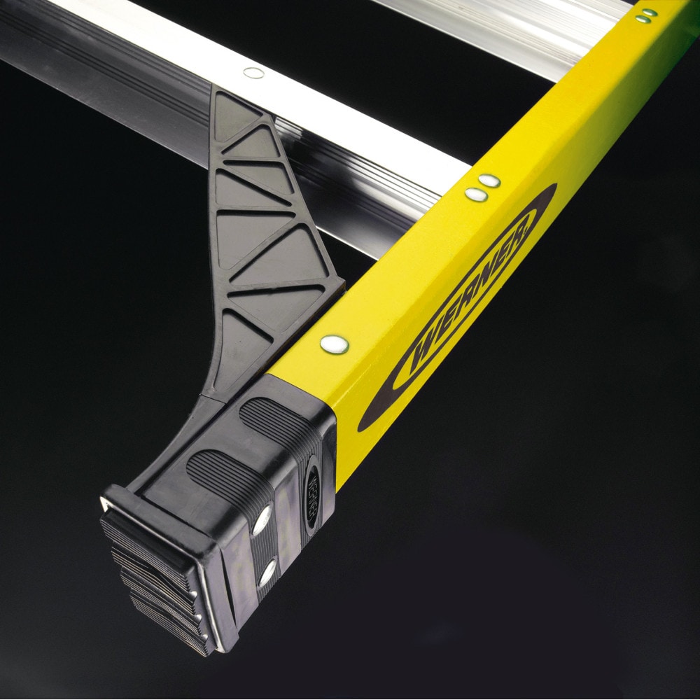 Escalera de tijera de fibra de vidrio de 12 pies (altura de alcance de 16 pies) de Tipo 1AA con capacidad de carga de 375 lbs. Werner 7312S