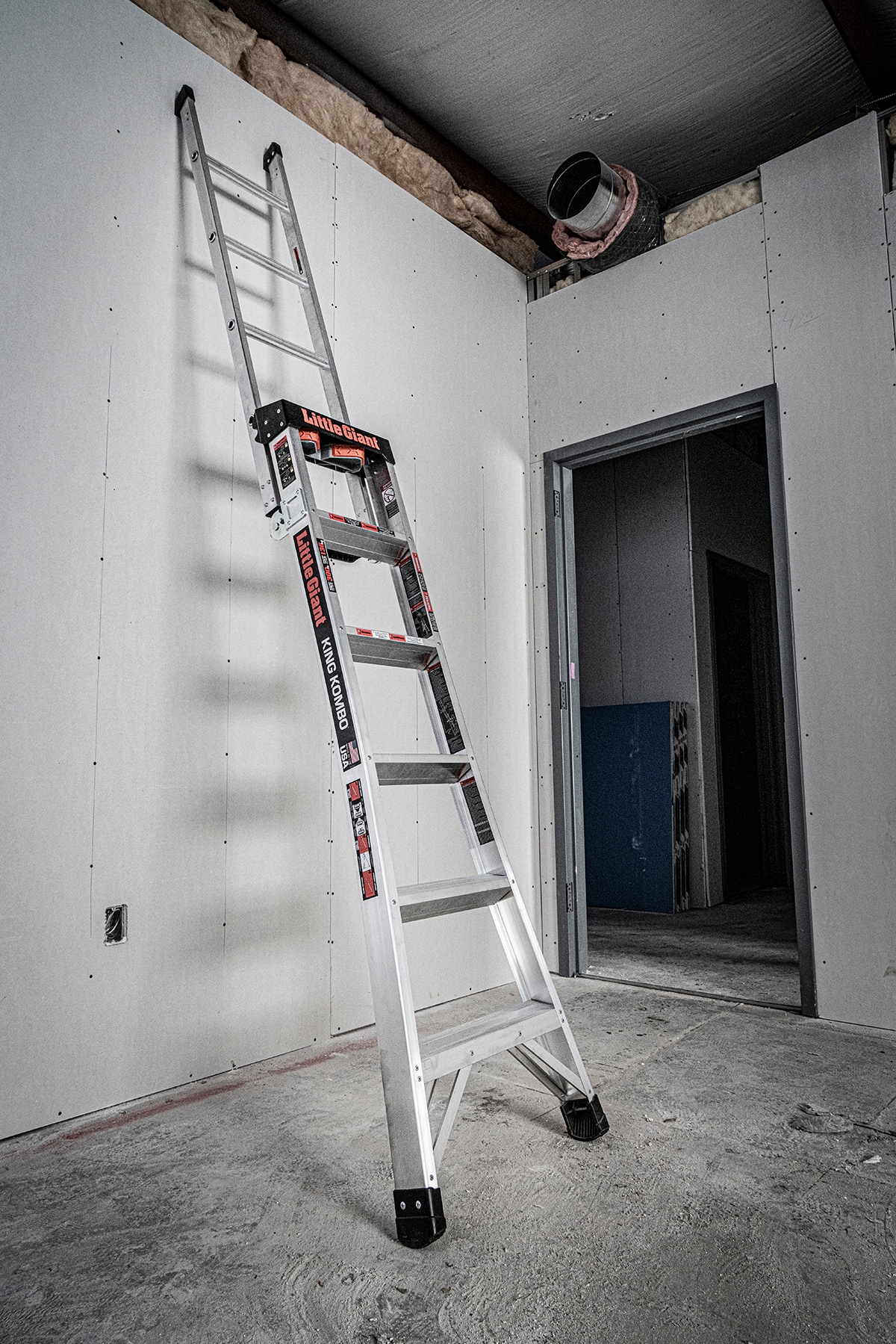 Escalera multifuncional King Kombo 2.0 Pro M6 de Little Giant Ladders, de 6 pies (altura de alcance de 12.7 pies) 3 en 1, de aluminio Tipo 1A con capacidad de carga de 300 libras. Modelo 14906-002.