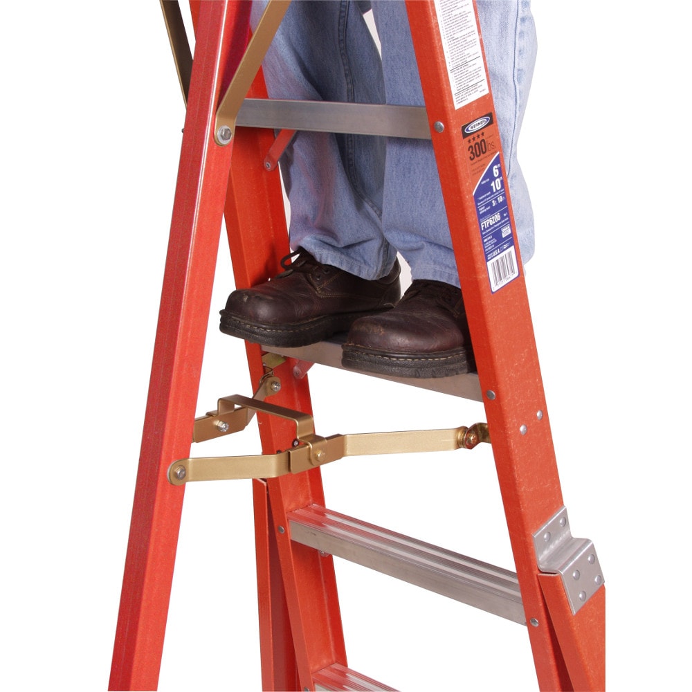 Escalera trípode de fibra de vidrio FTP6212 de 12 pies (16 pies de altura de alcance) de Werner, con capacidad de carga de 300 libras de tipo 1A.