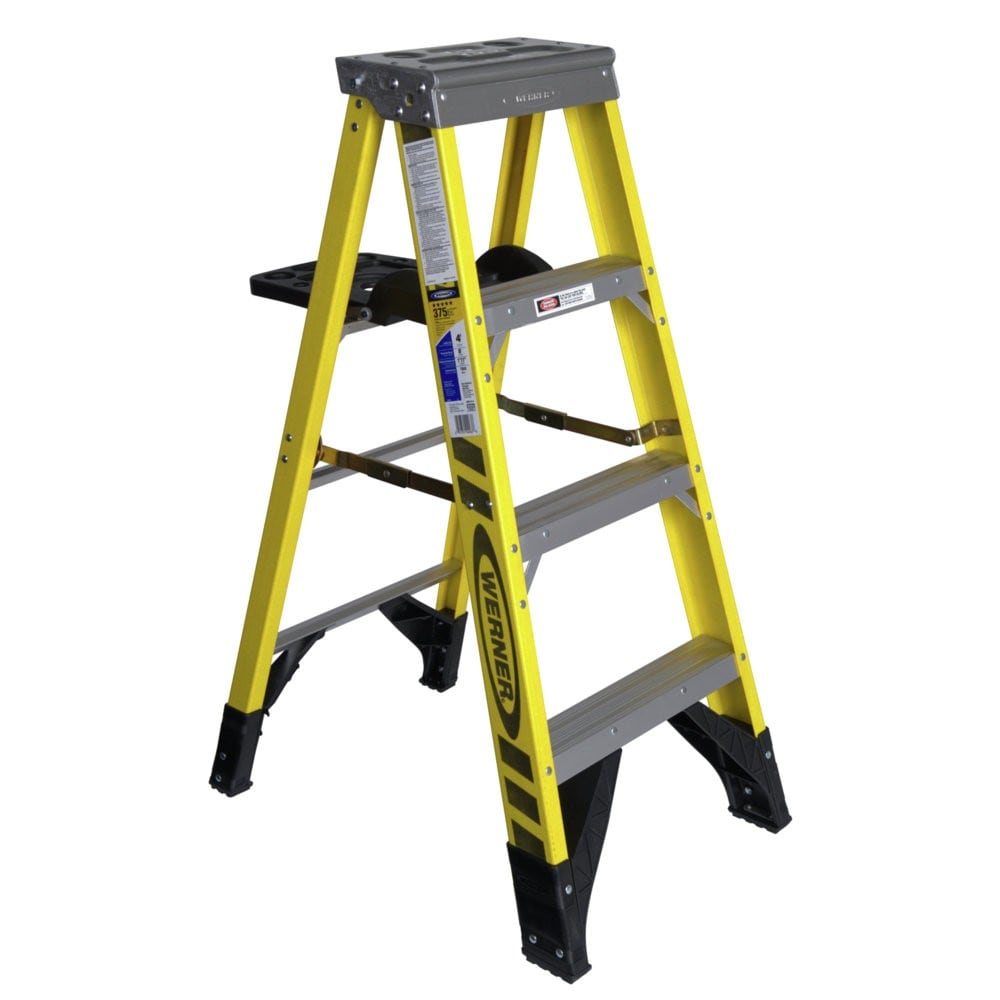 Escalera de tijera de fibra de vidrio Tipo 1AA Werner 7304S de 1.2 metros (2.4 metros de altura máxima) con capacidad de carga de 375 libras.