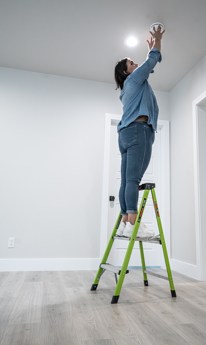 Escalera Plegable de Fibra de Vidrio Verde con Capacidad de 300 lb de Little Giant Ladders Ultra 2 Peldaños 11862-002