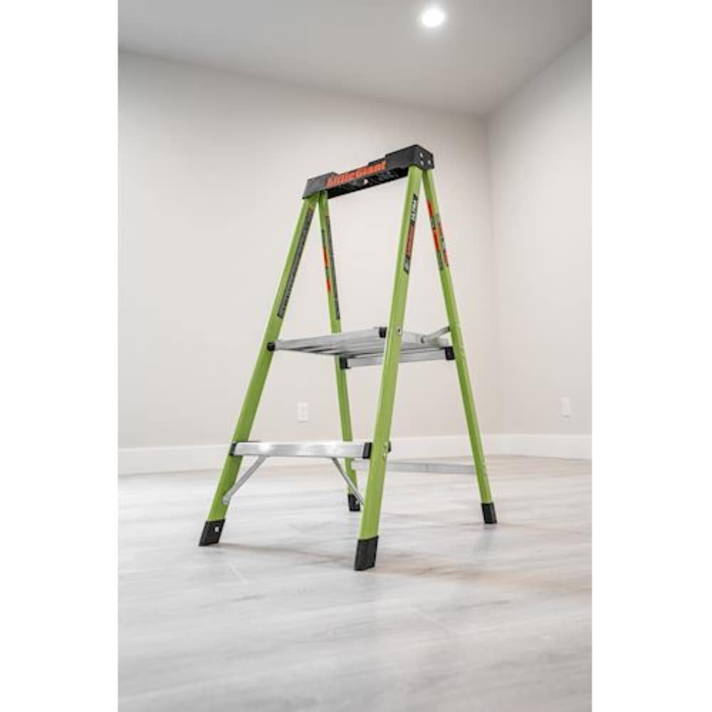 Escalera Plegable de Fibra de Vidrio Verde con Capacidad de 300 lb de Little Giant Ladders Ultra 2 Peldaños 11862-002