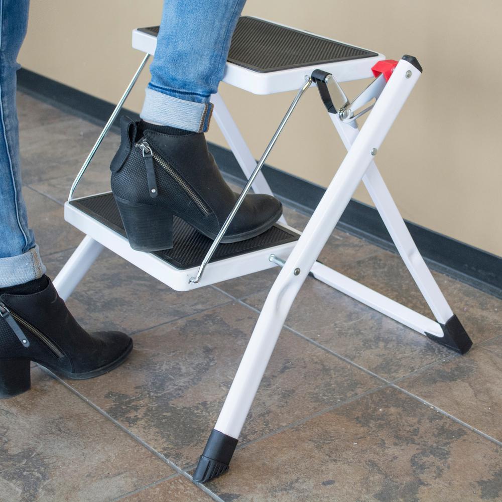 Taburete Plegable de Aluminio Negro de 2 Peldaños con Capacidad de 225 lb de AmeriHome