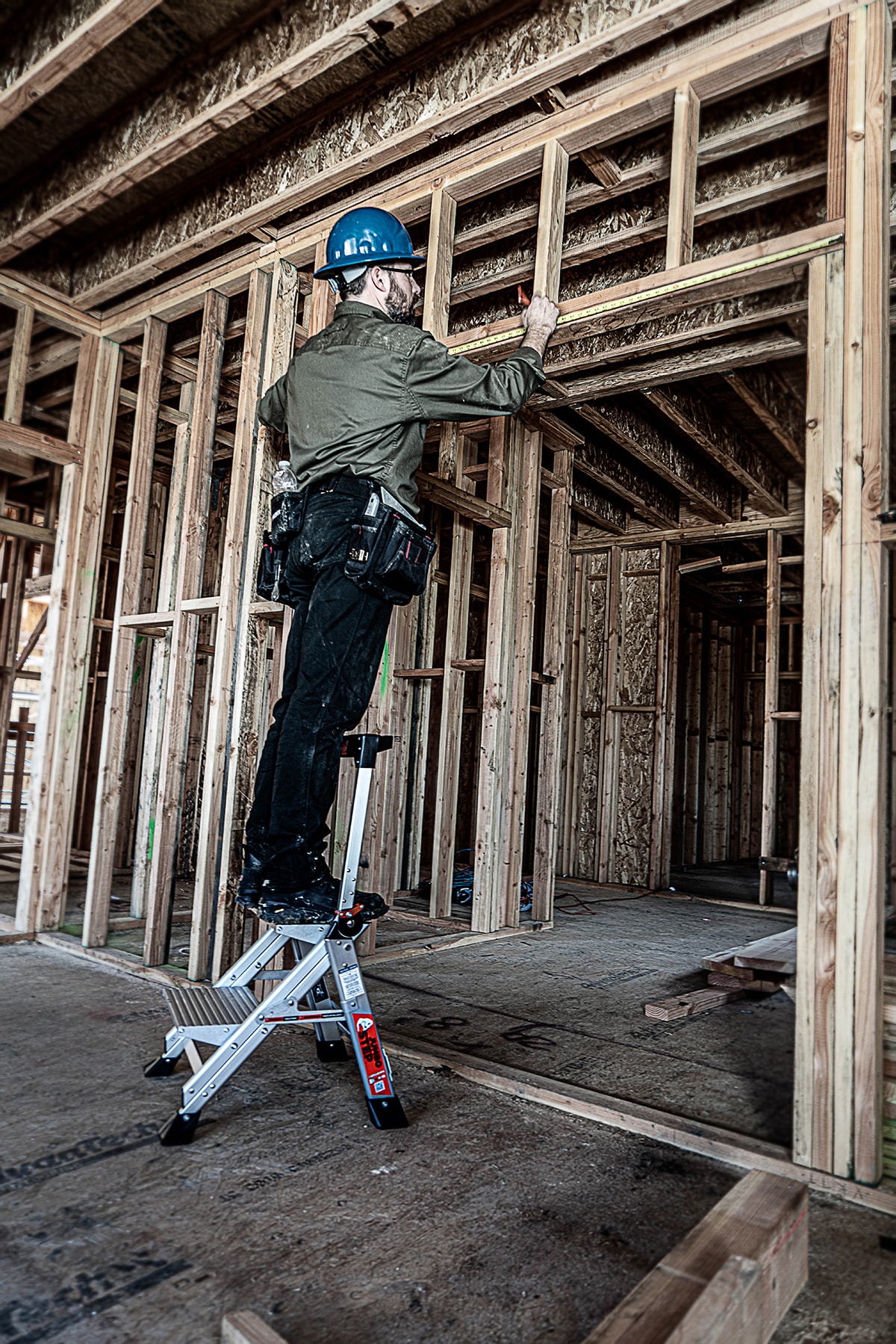 Escalonilla Plegable de Aluminio Plateado Little Giant Ladders Jumbo Step M2 de 2 Escalones con Capacidad de 375.0 lbs 11902