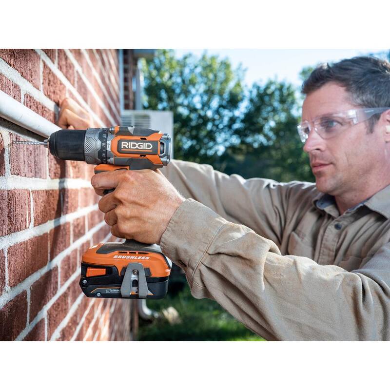 RIDGID 18V SubCompact Brushless Taladro de martillo de 1/2 pulgada Kit con (2) baterías de 2.0 Ah, cargador y bolsa - R8711K