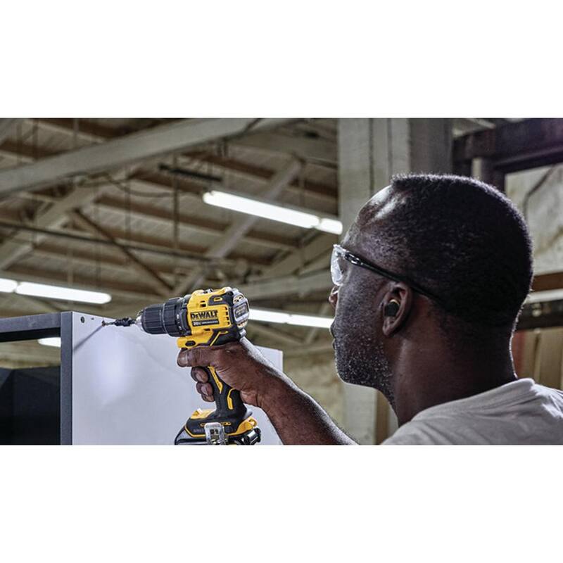 DEWALT ATOMIC Taladro/destornillador compacto inalámbrico sin escobillas de 20V MAX con batería compacta de 20V MAX de 3.0Ah - DCD708BWDCB230