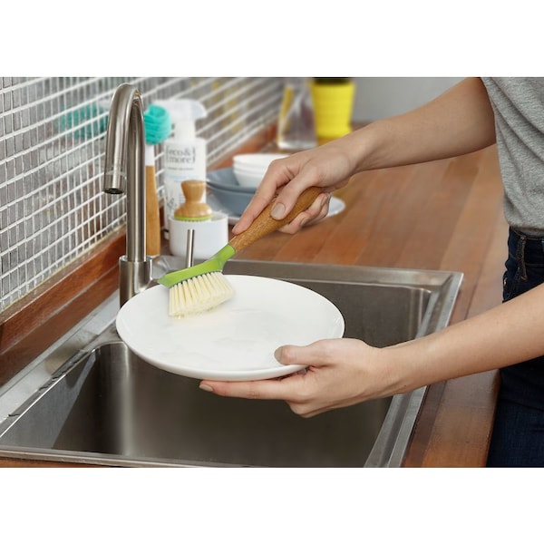 Cepillo para platos Full Circle Home Full Circle 2.56 pulg. W de mango de bambú con cerdas medianas - FC10108