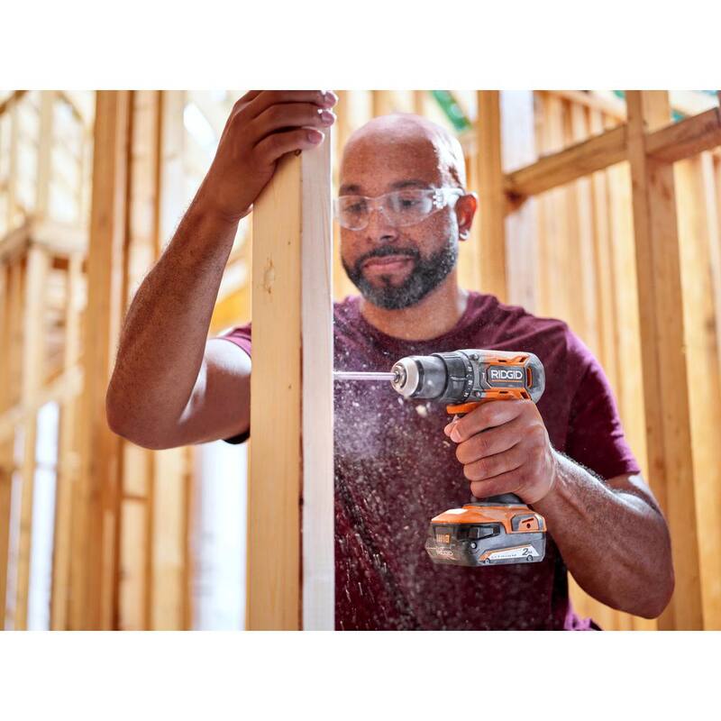 RIDGID 18V Taladro de percusión/atornillador inalámbrico de 1/2 pulg. con batería de 2.0 Ah y cargador - R860013K