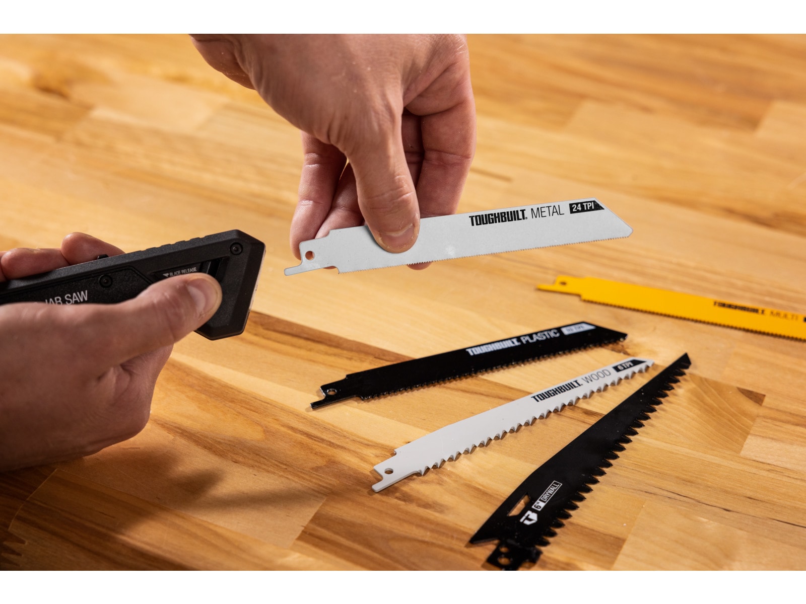 Sierra de corte TOUGHBUILT plegable de 5.5 pulgadas para trabajo pesado TB-H4S5-23FU