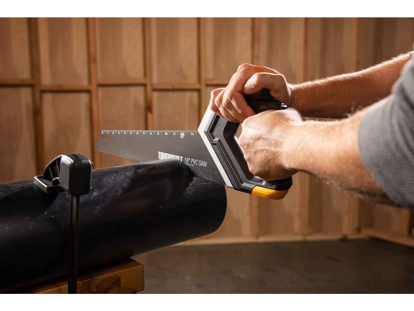 Sierra de mano TOUGHBUILT Pvc de corte fino de 18 pulgadas TB-H4-26-18