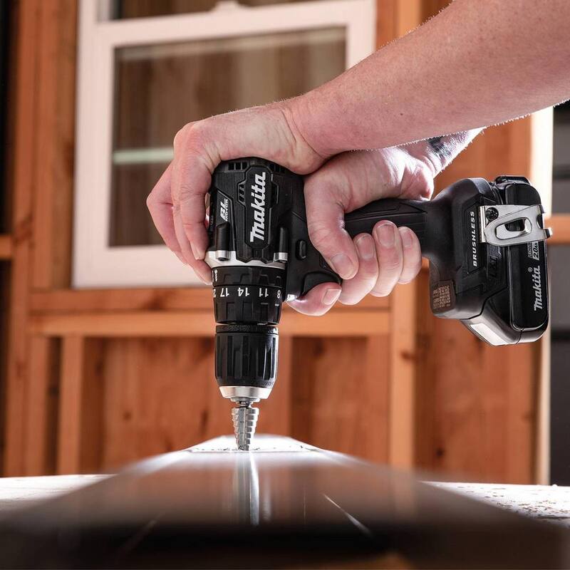 Kit de taladro percutor inalámbrico sin escobillas compacto de 18V LXT de ion de litio de 1/2 pulg. Makita, 2.0Ah - XPH15RB