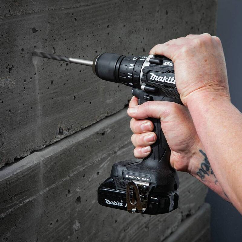 Kit de taladro percutor inalámbrico sin escobillas compacto de 18V LXT de ion de litio de 1/2 pulg. Makita, 2.0Ah - XPH15RB