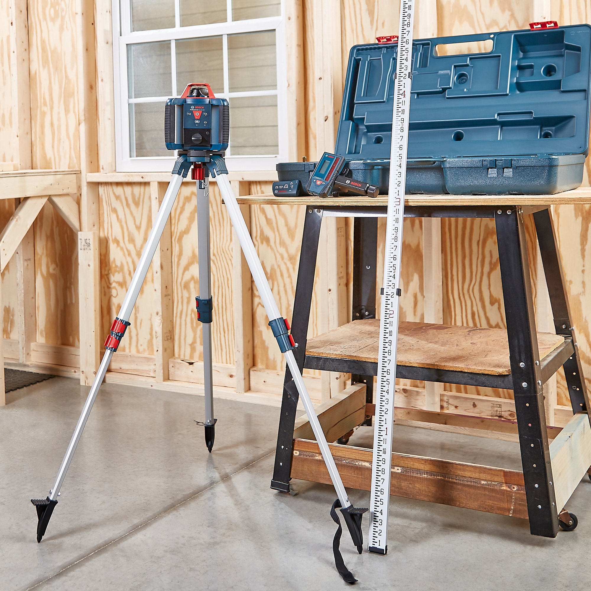 Kit de Nivel Láser Giratorio Autonivelante Bosch 360 grados GRL1000-20HVK con Alcance de 1000 pies en Rojo
